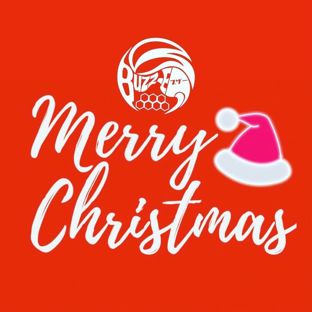 BUZZ-ER.のインスタグラム：「🐝ハニーズのみなさん ステキなクリスマスを お過ごしください🎅 Have a very Merry Christmas🎄 #xmas  BUZZ-ER.の2020 クリスマスは SWISHに出演‼️‼️ 24日静岡浜松「浜松窓枠」 25日大阪梅田「umedaTRAD」 是非、逢いにきてください。 待ってます🎅🎅🎅🎅🎅🎅🎅」