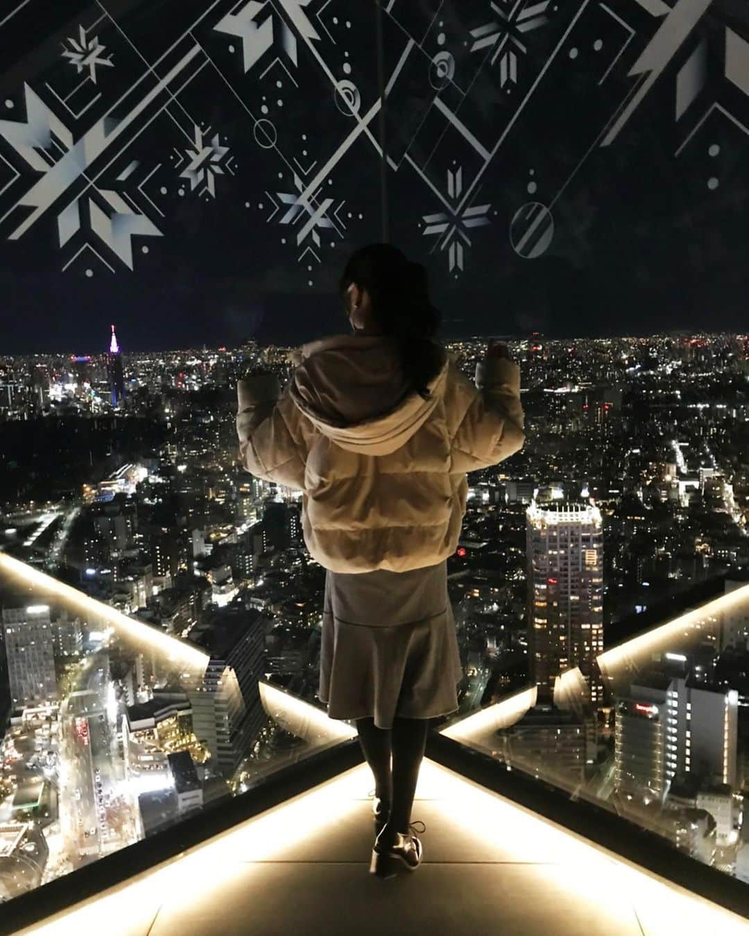 二木蒼生さんのインスタグラム写真 - (二木蒼生Instagram)「#渋谷スカイ * ずっと行ってみたかった場所！ 久しぶりに会えたお友達と行ってきました❤︎ もう楽しすぎて、あっという間に時間が過ぎてった😳 夜景もサーチライトも綺麗だった✴︎*. * #渋谷 #shibuyasky #渋谷スクランブルスクエア #夜景 #景色 #夜景スポット #tokyo #二木蒼生 #NikiAoi #二木苍生」12月24日 0時34分 - aomushi_kune2