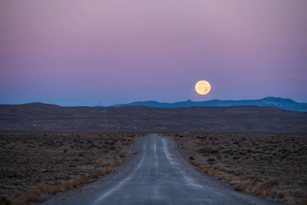 National Geographic Travelさんのインスタグラム写真 - (National Geographic TravelInstagram)「Photo by @taylorglenn / I captured an incredible moonset while driving in the vast open space of western Utah. Follow @taylorglenn for more from the West and beyond. #fullmoon #roadtrip」12月24日 0時37分 - natgeotravel