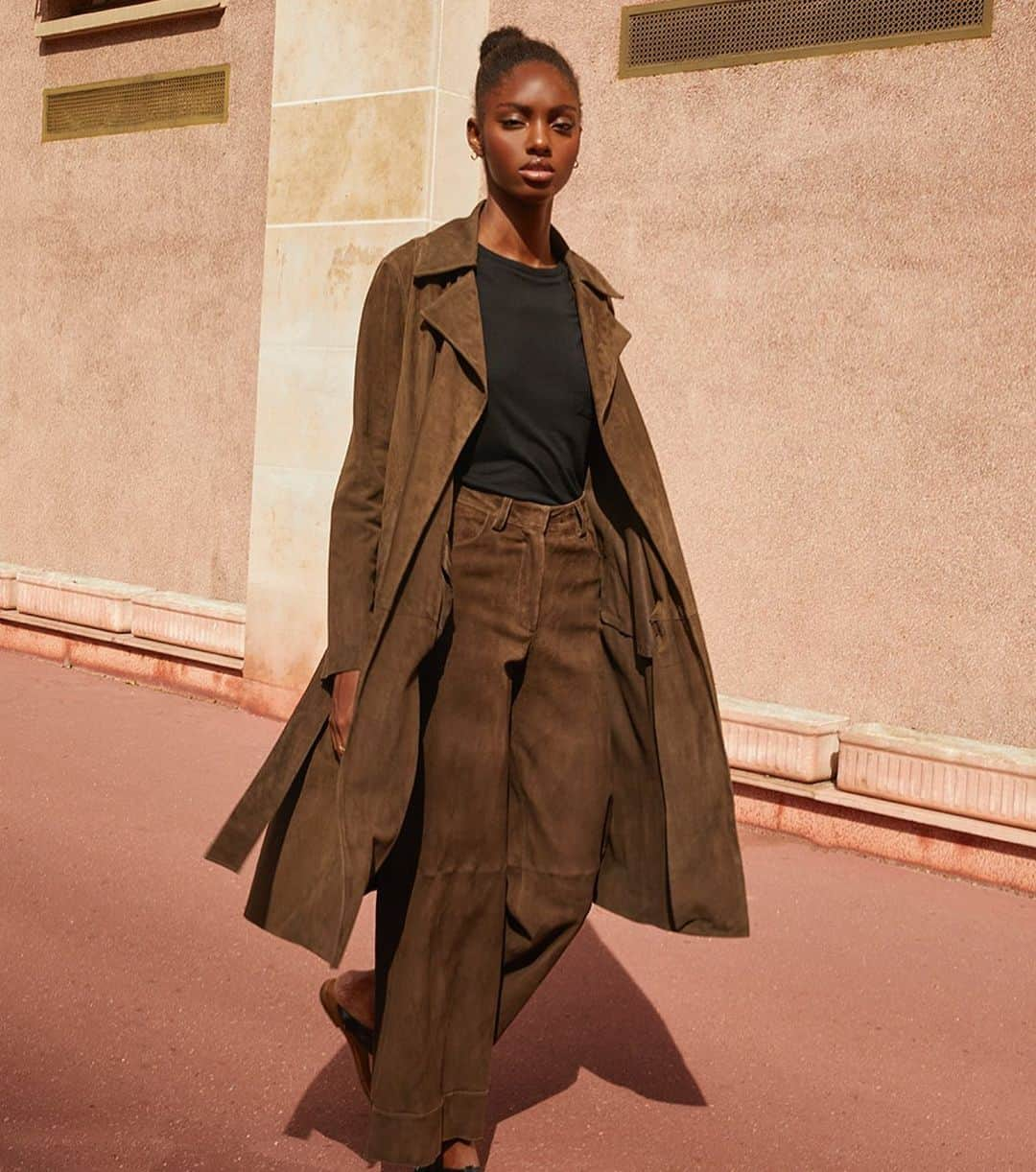 イネスエマレシャルのインスタグラム：「“Fashion changes, but style endures.” ⚡️  • Gustave coat & Geppy pants, suede lamb leather  Made in France   Photography by @annabelle_tiaffay Model @laurina_lbn Hair/Make up @melaniesergeff Creative Director @chiyoungbang」