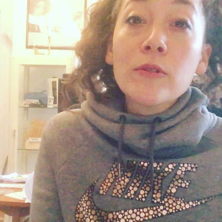 のインスタグラム：「Sound on! Vi kan väl alla hålla med om att detta är den finaste jullåten. Dessutom inte helt sönderspelad. 😍 #river #jonimitchell」