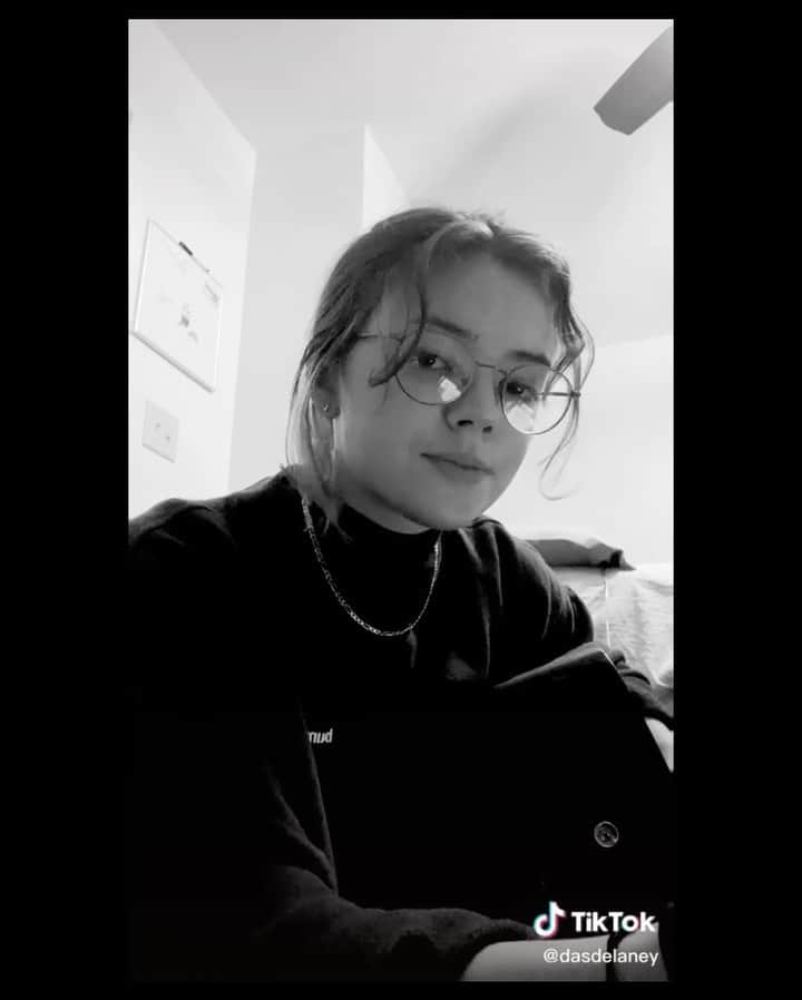 The Lumineersのインスタグラム：「Absolutely blown away by your talent, Delaney! #ReharmonizedLumineers dasdelaney on TikTok」