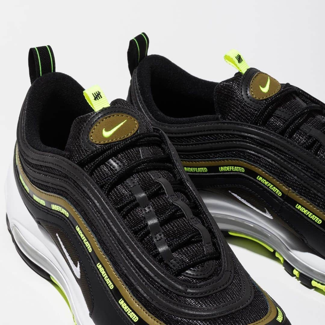 UNDFTDさんのインスタグラム写真 - (UNDFTDInstagram)「UNDEFEATED x NIKE AIR MAX 97 (2020)  The UNDEFEATED x Nike Air Max 97 (2020) will launch on Tuesday, December 29th in both Black/Volt and Militia Green/Orange Blaze online exclusively on UNDEFEATED.com」12月24日 1時06分 - undefeatedinc