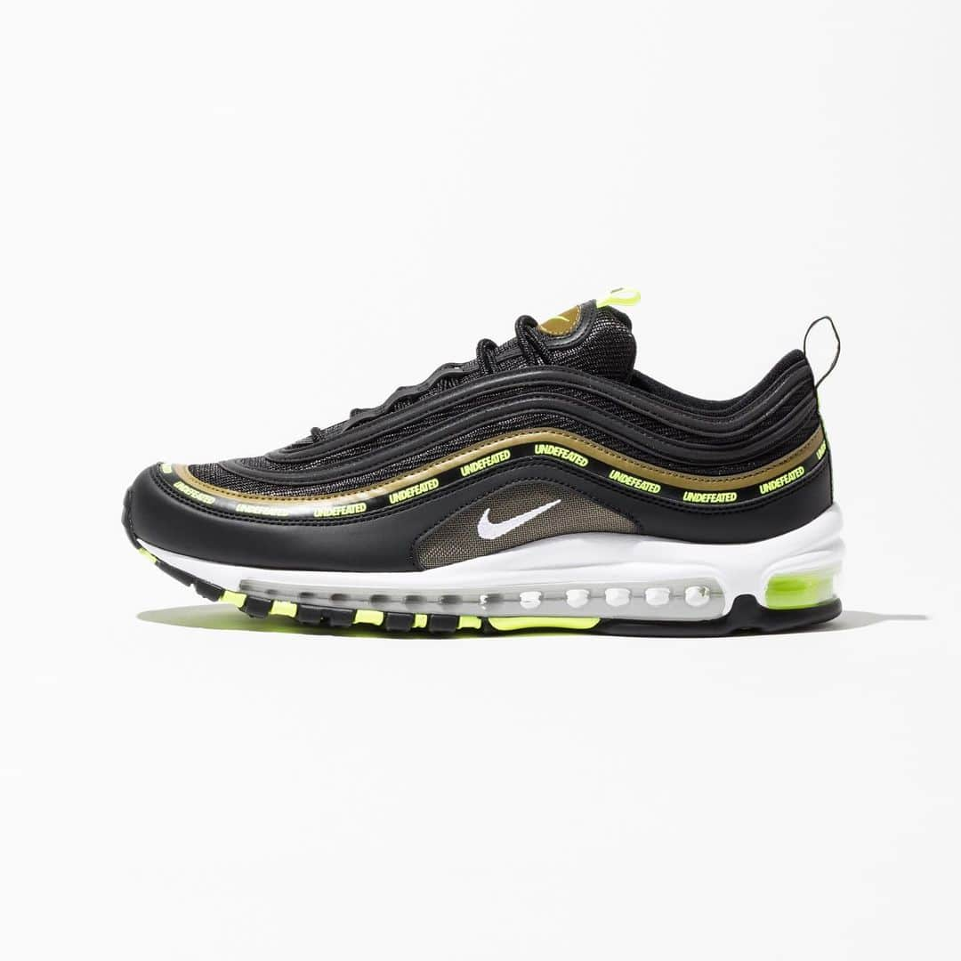 UNDFTDさんのインスタグラム写真 - (UNDFTDInstagram)「UNDEFEATED x NIKE AIR MAX 97 (2020)  The UNDEFEATED x Nike Air Max 97 (2020) will launch on Tuesday, December 29th in both Black/Volt and Militia Green/Orange Blaze online exclusively on UNDEFEATED.com」12月24日 1時06分 - undefeatedinc