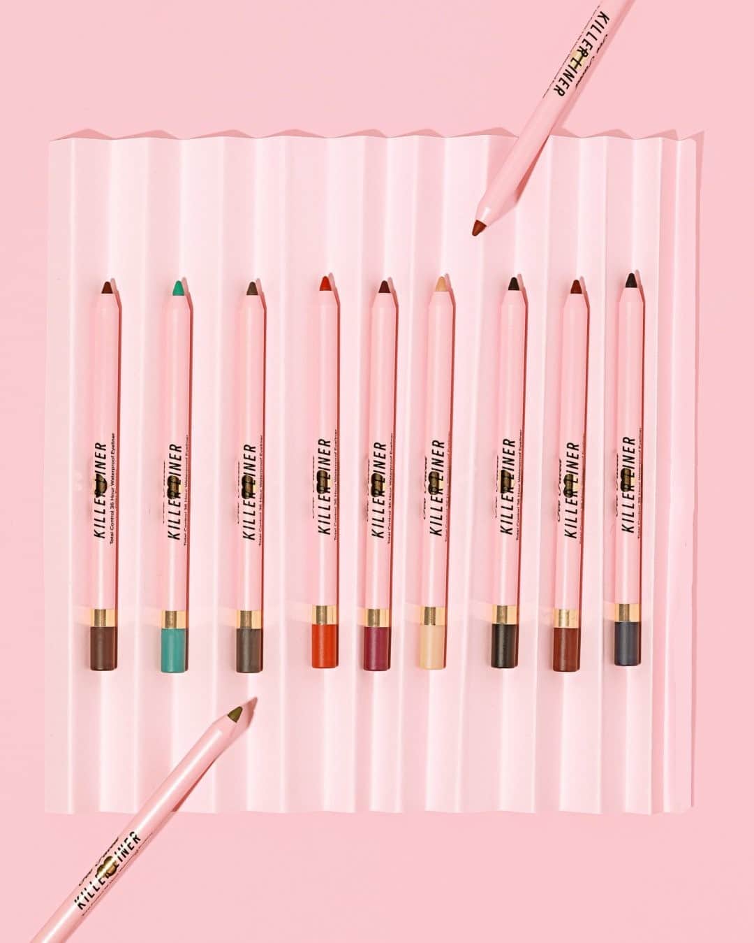 Too Facedのインスタグラム：「Sharp, colorful, & long-lasting 😍 Our NEW Killer Liner has an ultra-creamy formula that goes on smooth and locks down for 36 killer hours! #toofaced」