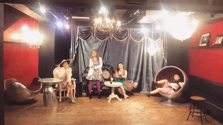 Dance MANAのインスタグラム：「MANA演出のTOKYO PARTY TIMEショー👠このシーンは、立ち位置と動きとイメージの演出だけで、みんなのフリーダンスだよ🌟﻿ ﻿ ﻿@tokyopartytime_japanesedancers  #dancer #choreographer #振り付け演出家 #japanesedancer #ダンス #choreography #dance #lchrisbrown #jazz #cabaret #キャバレー #シアターダンス #burlesque #fashion」
