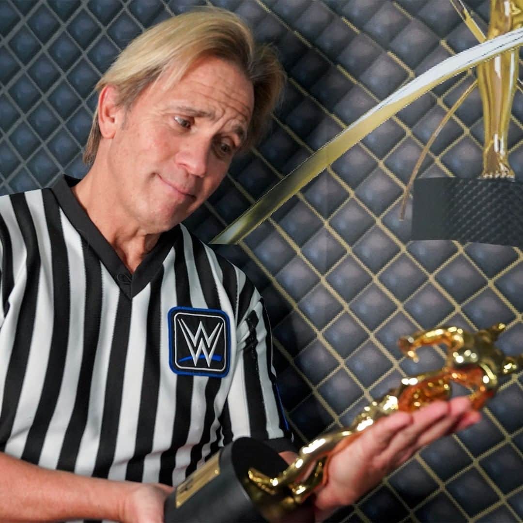 WWEさんのインスタグラム写真 - (WWEInstagram)「Referee of the Year! 🦓  #SLAMMY」12月24日 1時40分 - wwe