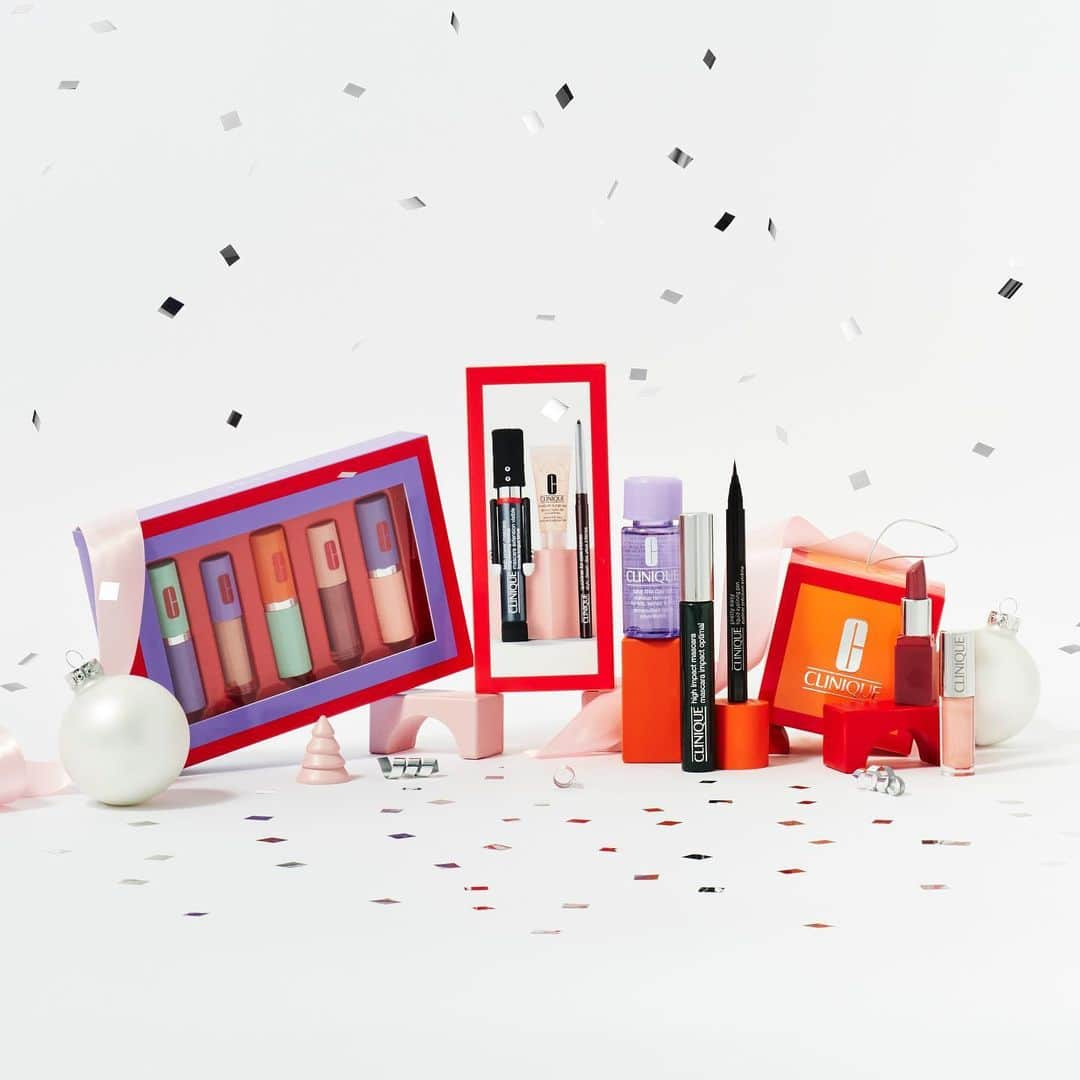 クリニークさんのインスタグラム写真 - (クリニークInstagram)「There's still time to gift holiday cheer this season. 💕 Visit your local Clinique Counter for last minute sets that are sure to make them smile.   #MerryClinique #Clinique #beauty #makeup #skincare #parabenfree #fragrancefree #happyskin」12月24日 2時02分 - clinique