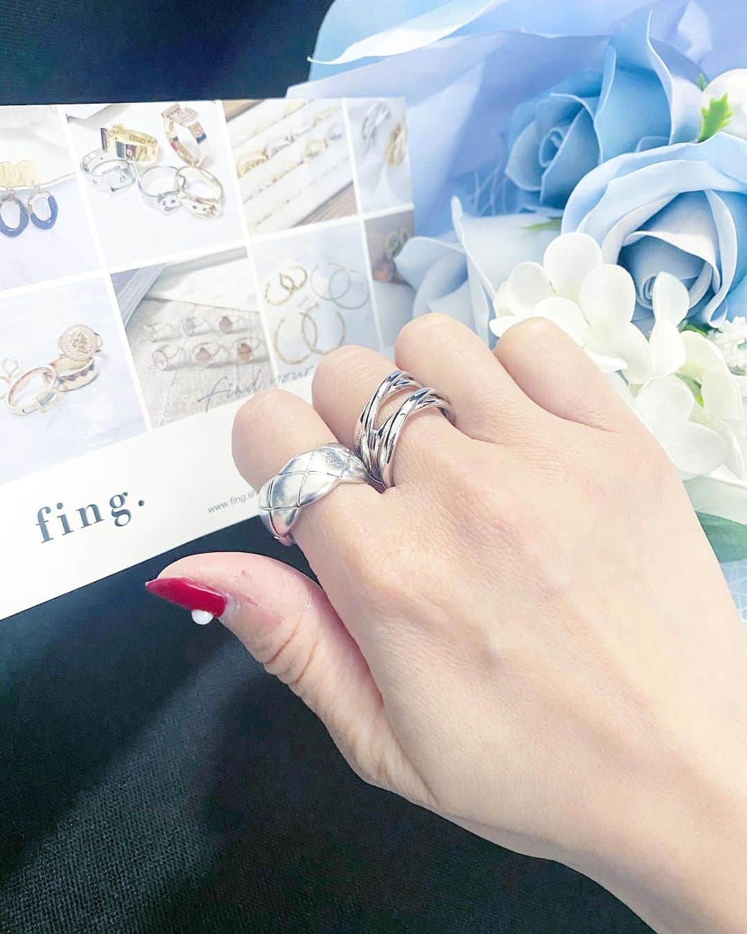 五位渕のぞみのインスタグラム：「#fing のリング💍💕 @fing_official ㅤㅤㅤㅤㅤㅤㅤㅤㅤ シルバーリングが好きなので、 シルバーのリングを2つチョイス🙆🏻‍♀️✨ ㅤㅤㅤㅤㅤㅤㅤㅤㅤ ㅤㅤㅤㅤㅤㅤㅤㅤㅤ 💙 アクセサリー リングブランドfing.(フィング)💙 「Find your style.」 💍販売価格 ¥990〜 ㅤㅤㅤㅤㅤㅤㅤㅤㅤ 【10％OFFクーポンコード】non10 （※2021年1月17日まで使用ok）  ㅤㅤㅤㅤㅤㅤㅤㅤㅤ ㅤㅤㅤㅤㅤㅤㅤㅤ 重ねつけがおすすめ😘💋 ㅤㅤㅤㅤㅤㅤㅤㅤㅤ プレゼントにも最適だよねっ🎁💗🎄ㅤ ㅤㅤㅤㅤㅤㅤㅤㅤㅤ  ㅤㅤㅤㅤㅤㅤㅤㅤㅤ ㅤㅤㅤㅤㅤㅤㅤㅤㅤ ㅤㅤㅤㅤㅤㅤㅤㅤㅤ  ㅤㅤㅤㅤㅤㅤㅤㅤㅤ ㅤㅤㅤㅤㅤㅤㅤㅤㅤ ㅤㅤㅤㅤㅤㅤㅤㅤㅤ  #fing #フィング #指輪 #アクセサリー #シルバーリング #リング #Ring #手元倶楽部 #置き画くら部 #셀스타그램 #일본 #모델 #インフルエンサー #インスタグラマー #패션스타그램 #데일리 #ootd #코디 #プレゼント #accessory #アクセサリー #패션스타그램 #데일리 #ootd #코디 #coordinate #도쿄 #럽스타그램 #일본 #모델 #クリスマス #クリスマスイブ」
