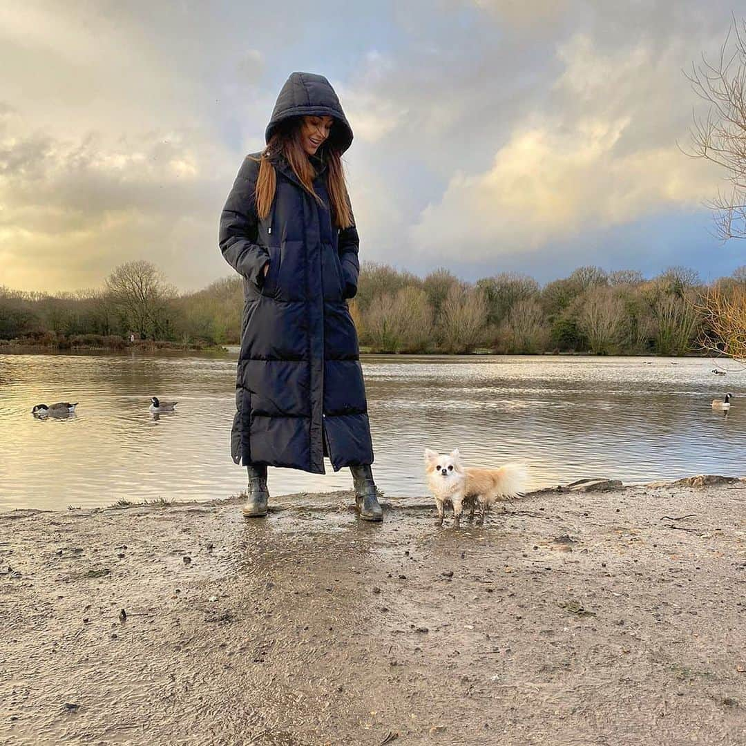 ミシェル・キーガンさんのインスタグラム写真 - (ミシェル・キーガンInstagram)「Forced her out on another muddy walk... fair to say she won’t be speaking to me tonight #chihuahuasofinstagram」12月24日 1時56分 - michkeegan