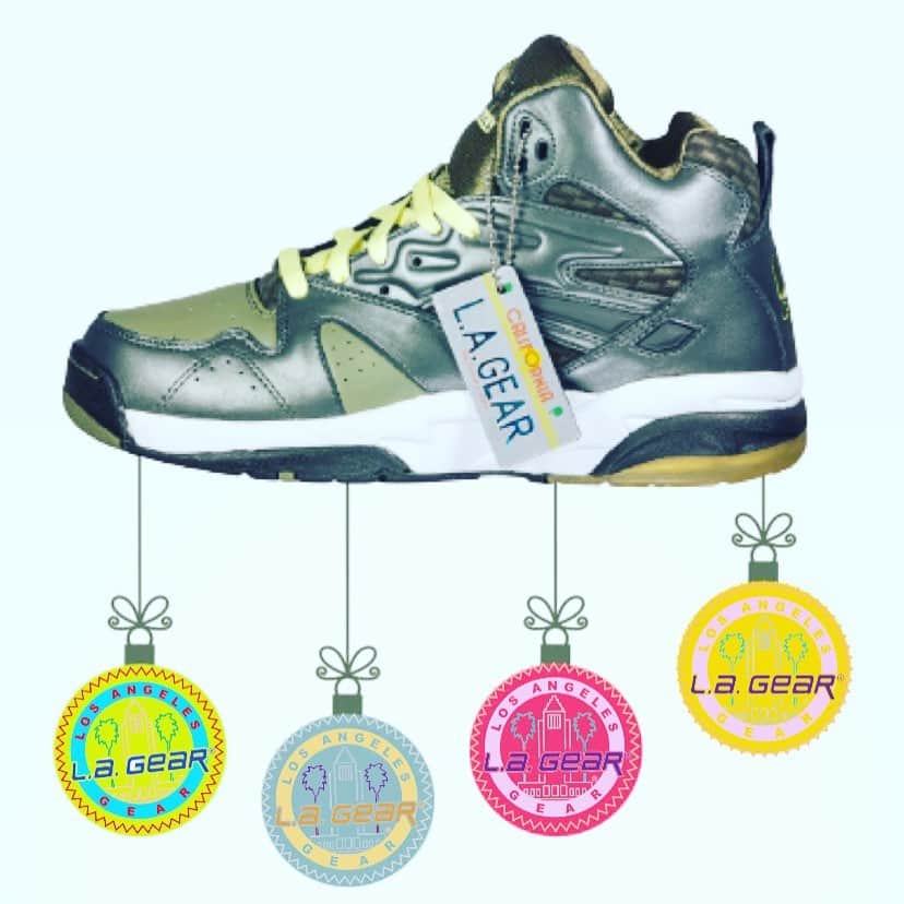 LAギアさんのインスタグラム写真 - (LAギアInstagram)「‘Tis the season to gift good shoes! Which LA Gear shoes are you buying for loved ones? Let us know in comments! #tistheseason #giftideas #shoesarethebestgift #presenttime #lagear」12月24日 1時59分 - lagear