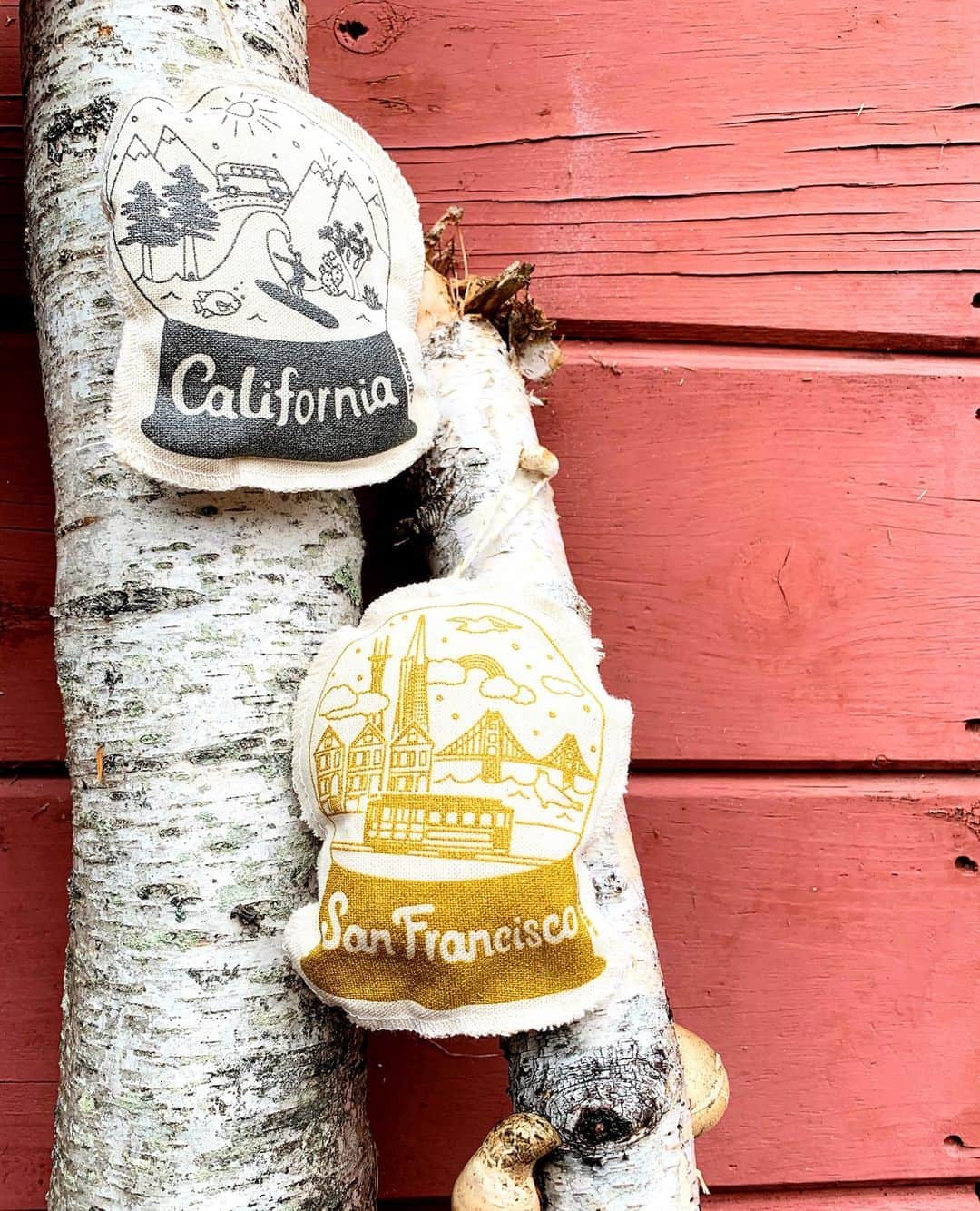 マップトートのインスタグラム：「Gifts for the Golden Coast!」