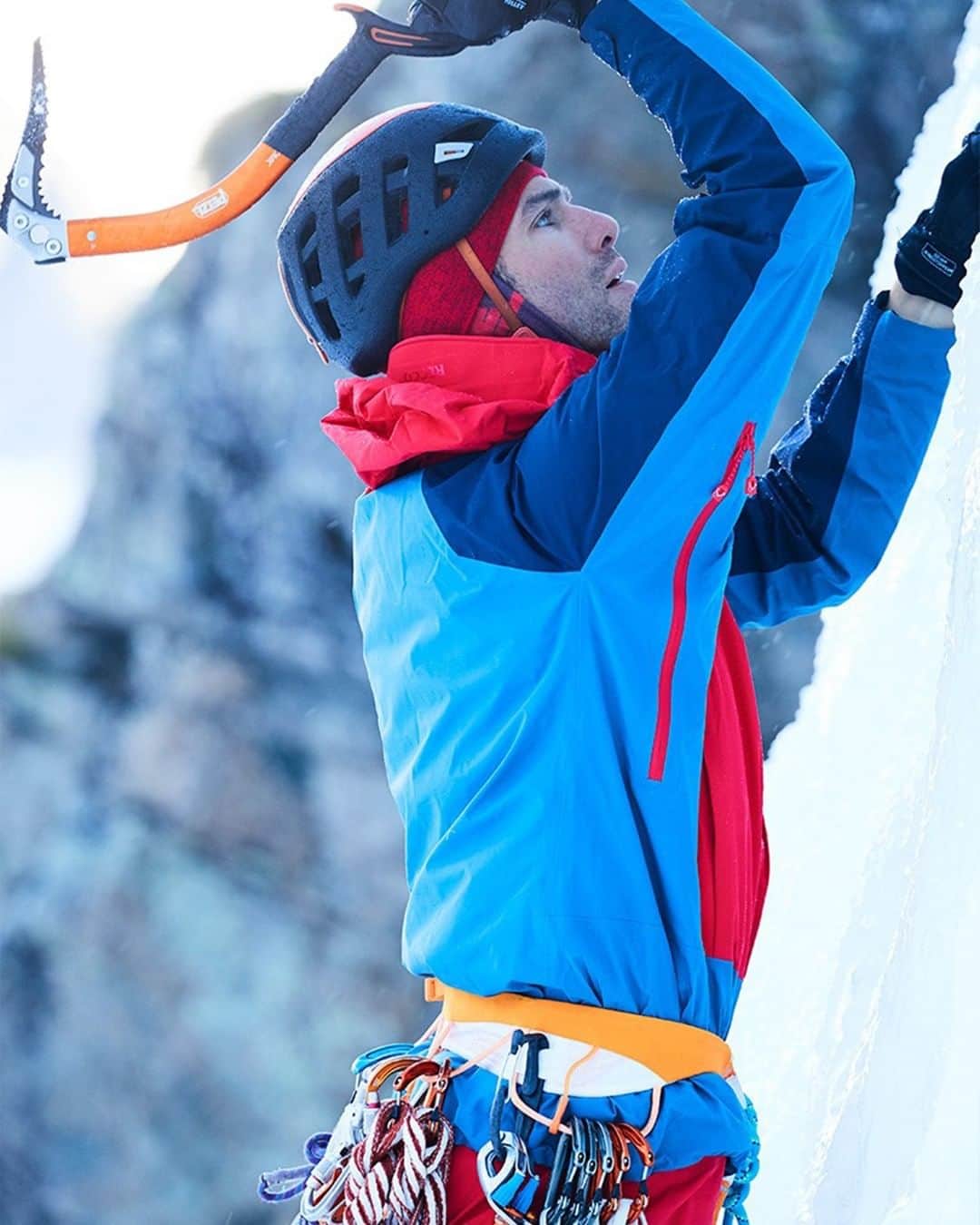 ミレーのインスタグラム：「The Trilogy V Icon Dual GTX Pro is the technical beast of the Trilogy Series with abrasion resistance, a light weight and a full pack of functions. Matched with the Trilogy GTX pro pants, you'll be ready to face any conditions.  📷 @athleticamag  #MilletRiseUp」