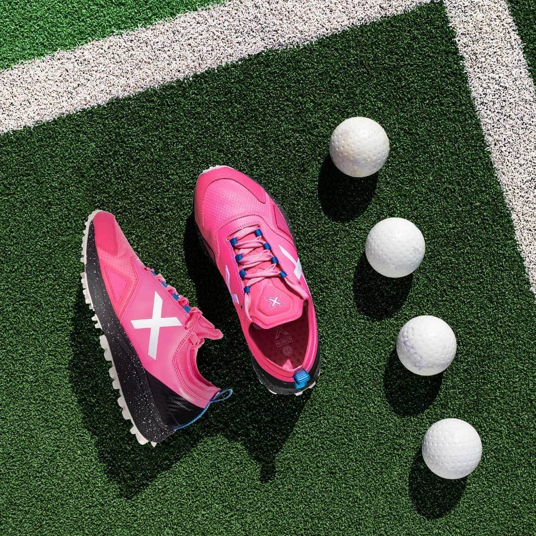 ミュニックのインスタグラム：「𝗠𝗨𝗡𝗜𝗖𝗛 𝗛𝗢𝗢𝗞 · 𝘓𝘦𝘵 𝘵𝘩𝘦 𝘨𝘢𝘮𝘦 𝘣𝘦𝘨𝘪𝘯💥🏑👟 ʀᴇꜱɪꜱᴛᴇɴᴛᴇ · ꜰʟᴇxɪʙʟᴇ · ᴀᴅᴀᴘᴛᴀʙʟᴇ  #MunichSports #HockeyHierba #HOOK #newcollection」