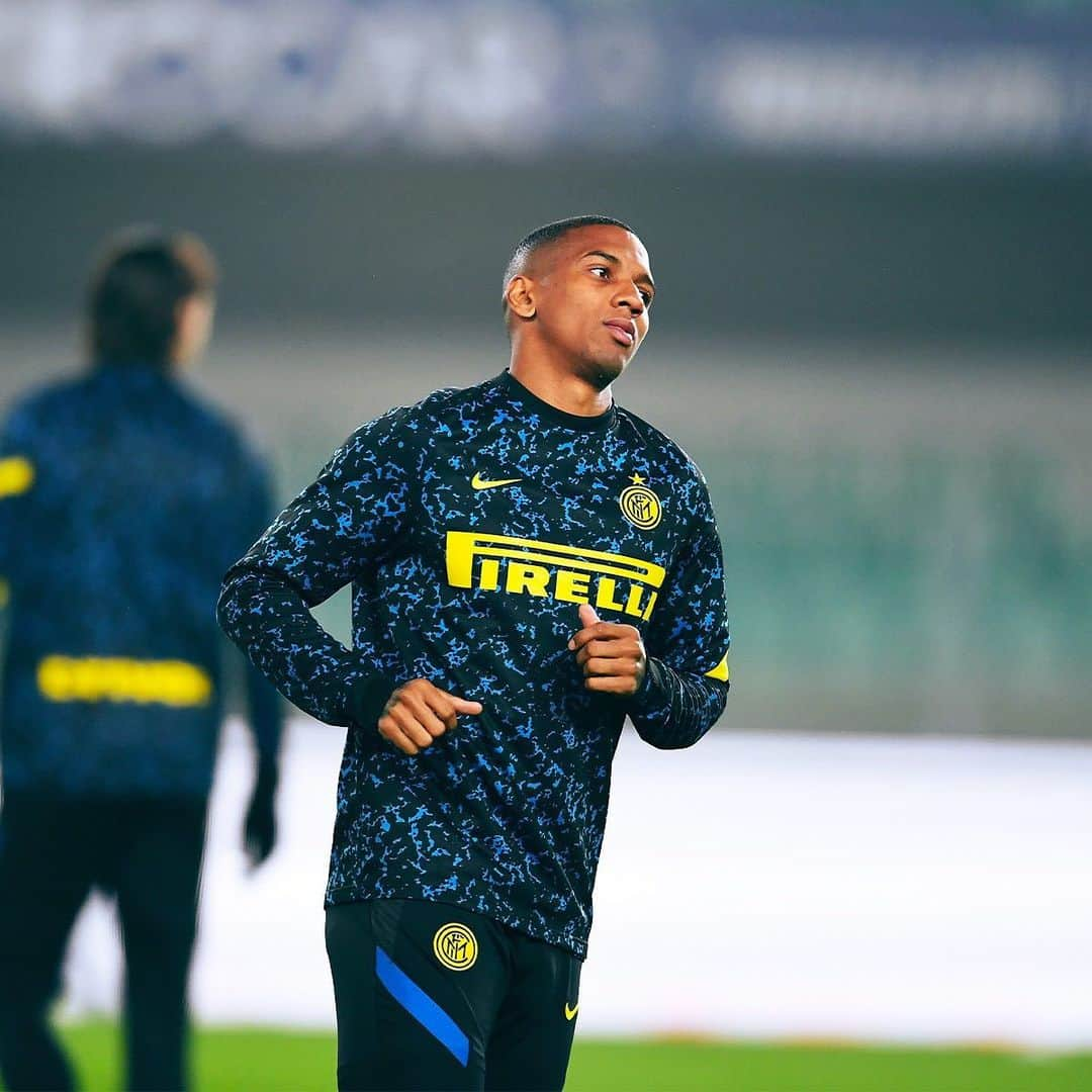 インテルナツィオナーレ・ミラノさんのインスタグラム写真 - (インテルナツィオナーレ・ミラノInstagram)「WARM UP 🔥💪 #Inter #ForzaInter #VeronaInter #SerieA #Football」12月24日 2時04分 - inter