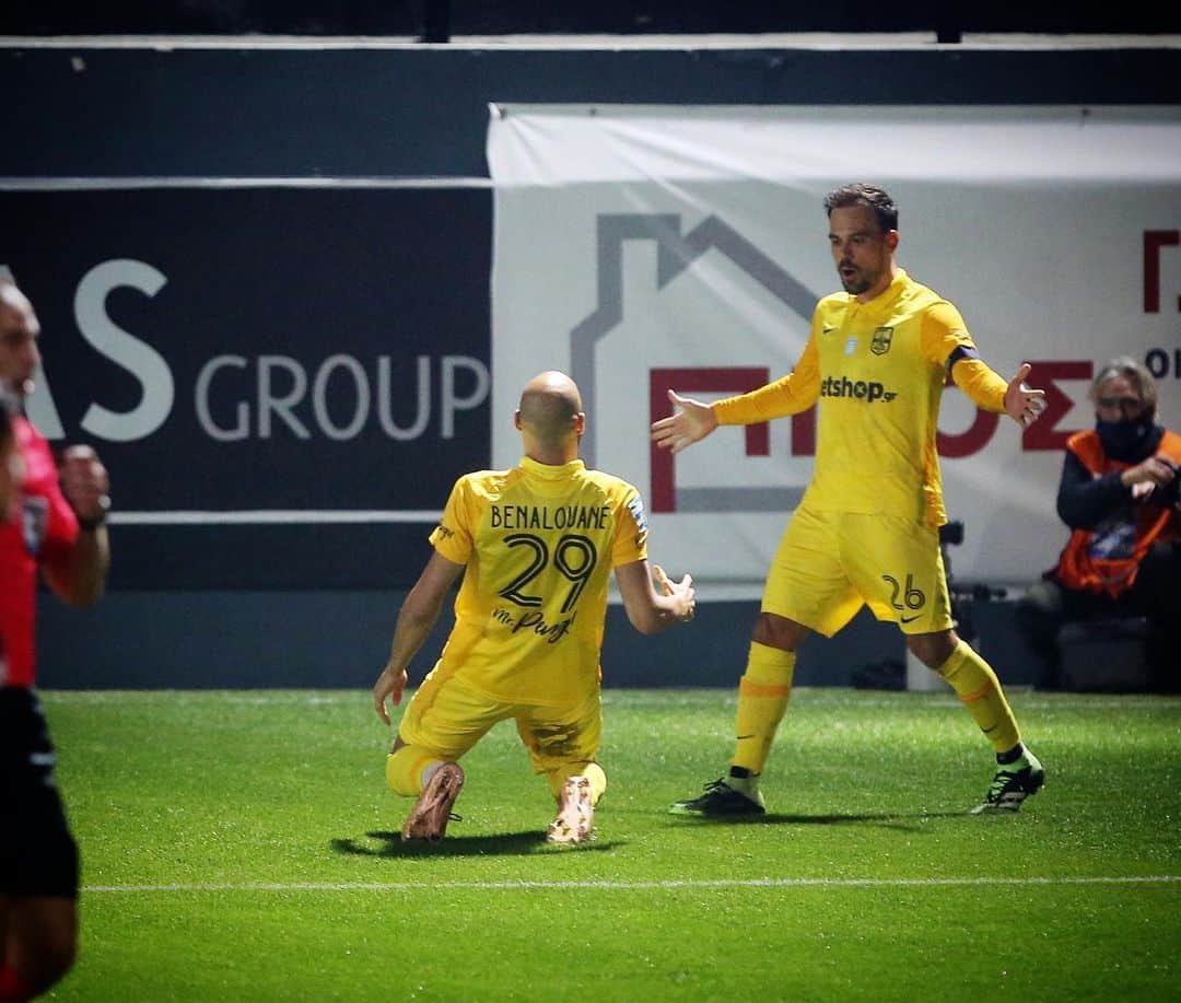 ヨアン・ベナルアンのインスタグラム：「Last game of the year 2020 +3 points ✅  2nd in the table lets keep pushing Vamos Aris 🦁💛 #arisfamily」