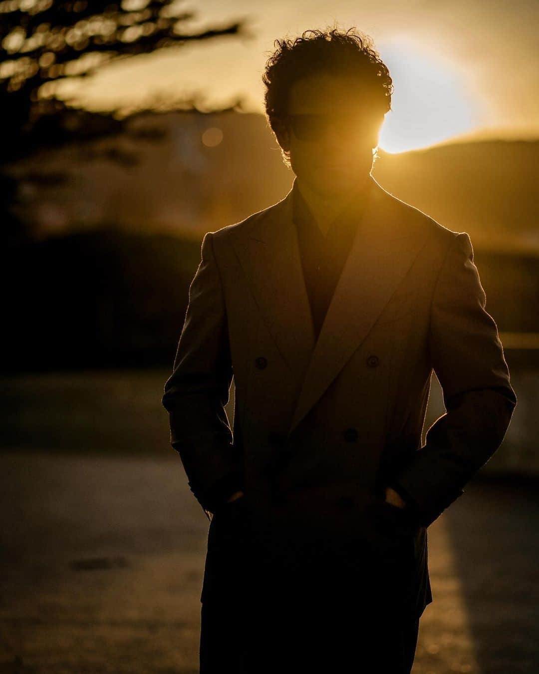 カナーリのインスタグラム：「Beauty may be hidden in the last rays of light when the sun starts to go down. #CanaliFW20 double-breasted suit worn by @urbancomposition.  #Canali1934 #ChasingBeauty」