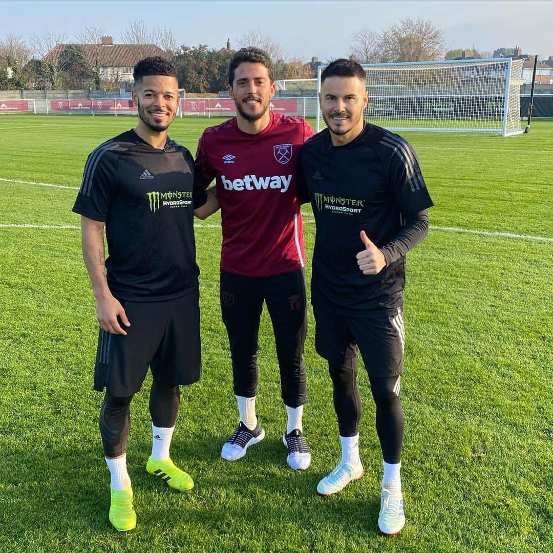 F2Freestylersさんのインスタグラム写真 - (F2FreestylersInstagram)「🚨DAY 11 GIVEAWAY🚨 @westham SIGNED SHIRT 🖊👕from a recent shoot with @westham and our friends at @monsterenergy HydroSport! Tag 2 friends below for your chance to win! 🤝👇 Full video coming soon 🎥⚒👀  #f2daysofchristmas」12月24日 2時12分 - thef2