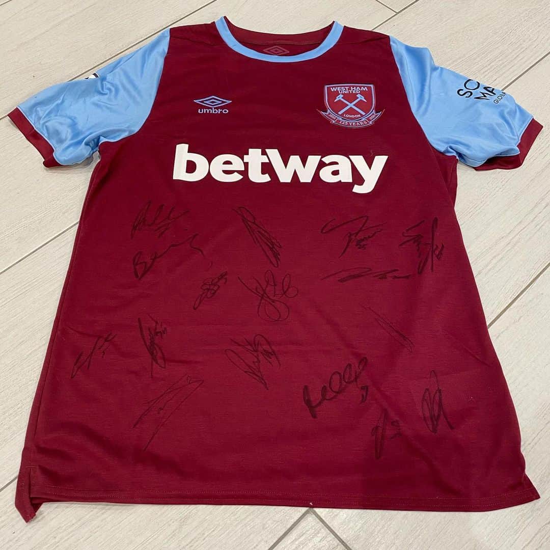 F2Freestylersのインスタグラム：「🚨DAY 11 GIVEAWAY🚨 @westham SIGNED SHIRT 🖊👕from a recent shoot with @westham and our friends at @monsterenergy HydroSport! Tag 2 friends below for your chance to win! 🤝👇 Full video coming soon 🎥⚒👀  #f2daysofchristmas」