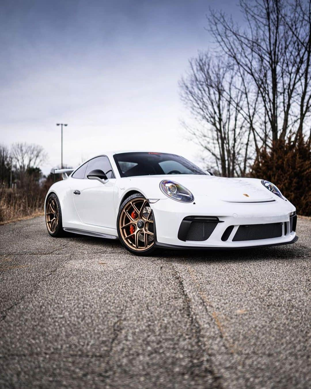 ミシュランのインスタグラム：「Some say that windows are the gateway to the world. We say tires do that job just fine.  📸: @HRE_Wheels  #PilotSportCup2 #Porche #WheelWednesday」