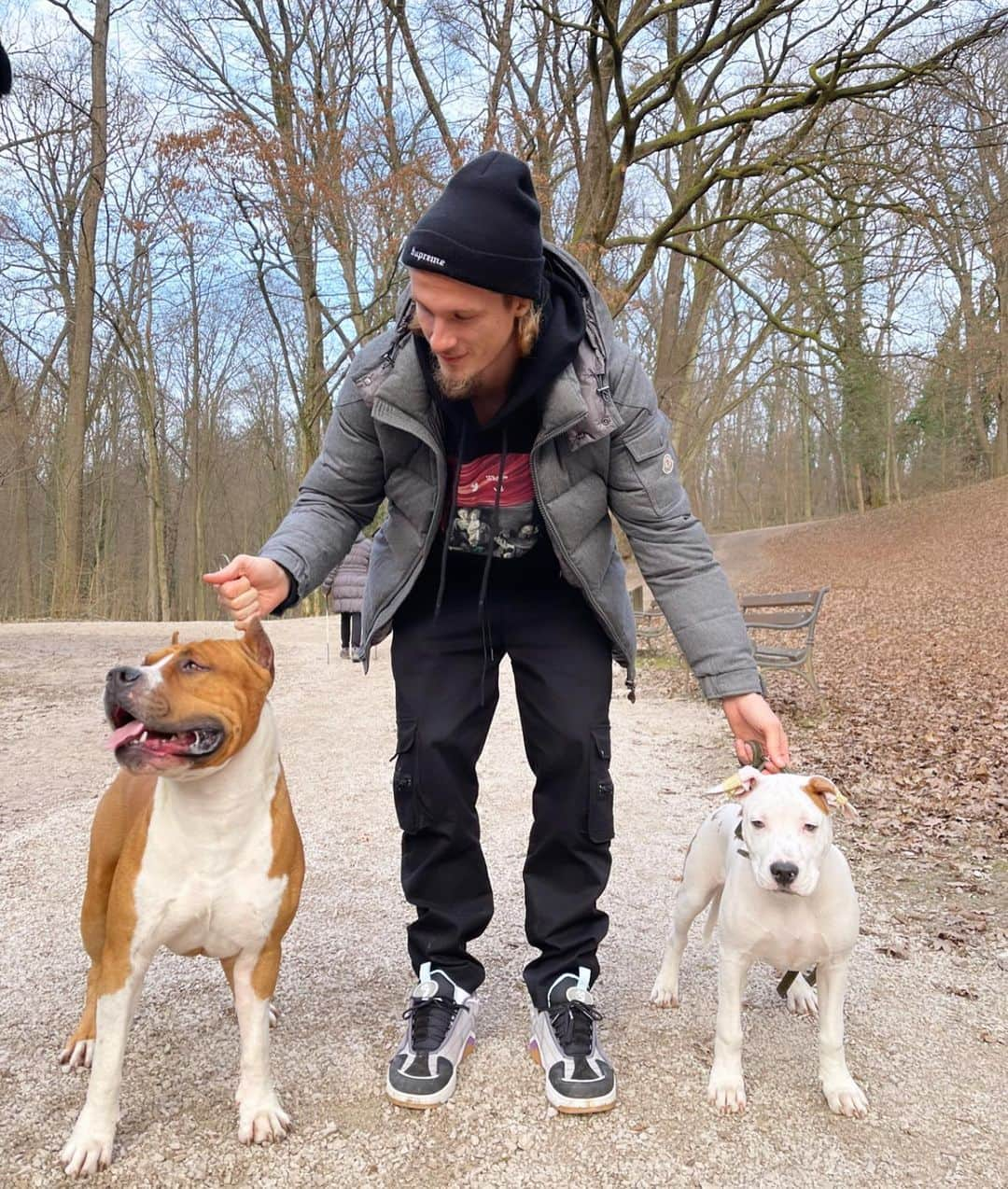 ティン・イェドバイのインスタグラム：「Like father,like son🐶❤️」