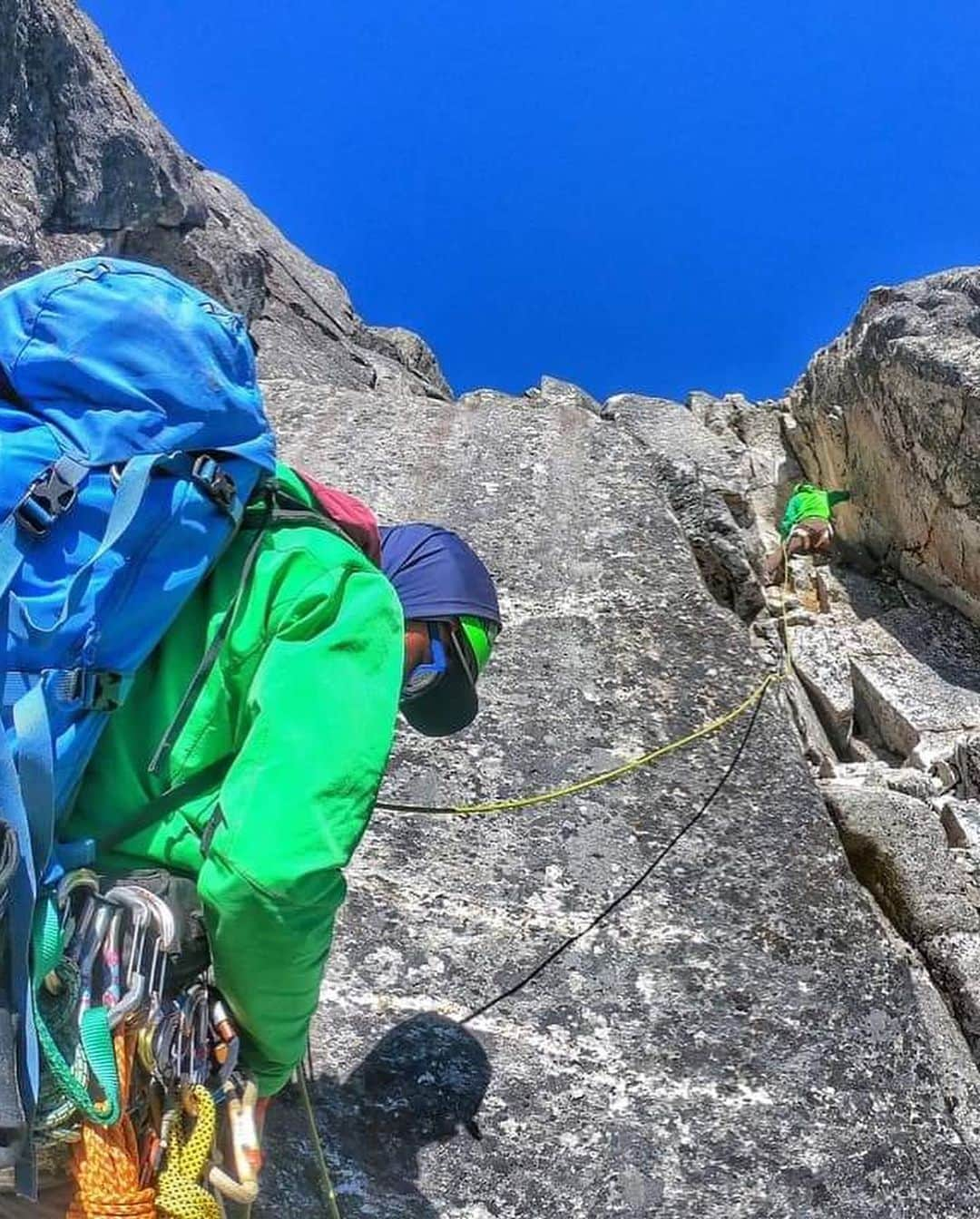 コンラッド・アンカーさんのインスタグラム写真 - (コンラッド・アンカーInstagram)「Congratulations to @pemba_sharwa @urkensherpa171 and @lhakpagyaljen on the first ascent of Luza Peak in the Khumbu Himal. Great to see this team climb a peak that has cultural significance to their community. The route looks to be a classic.   The global pandemic has severely affected tourism in Nepal. That these there young men are out there climbing is a reflection for the passion they  have for climbing.   #nepaliascent #sherpa   @khumbuclimbingcenter  @xtreme_climbers」12月24日 2時30分 - conrad_anker