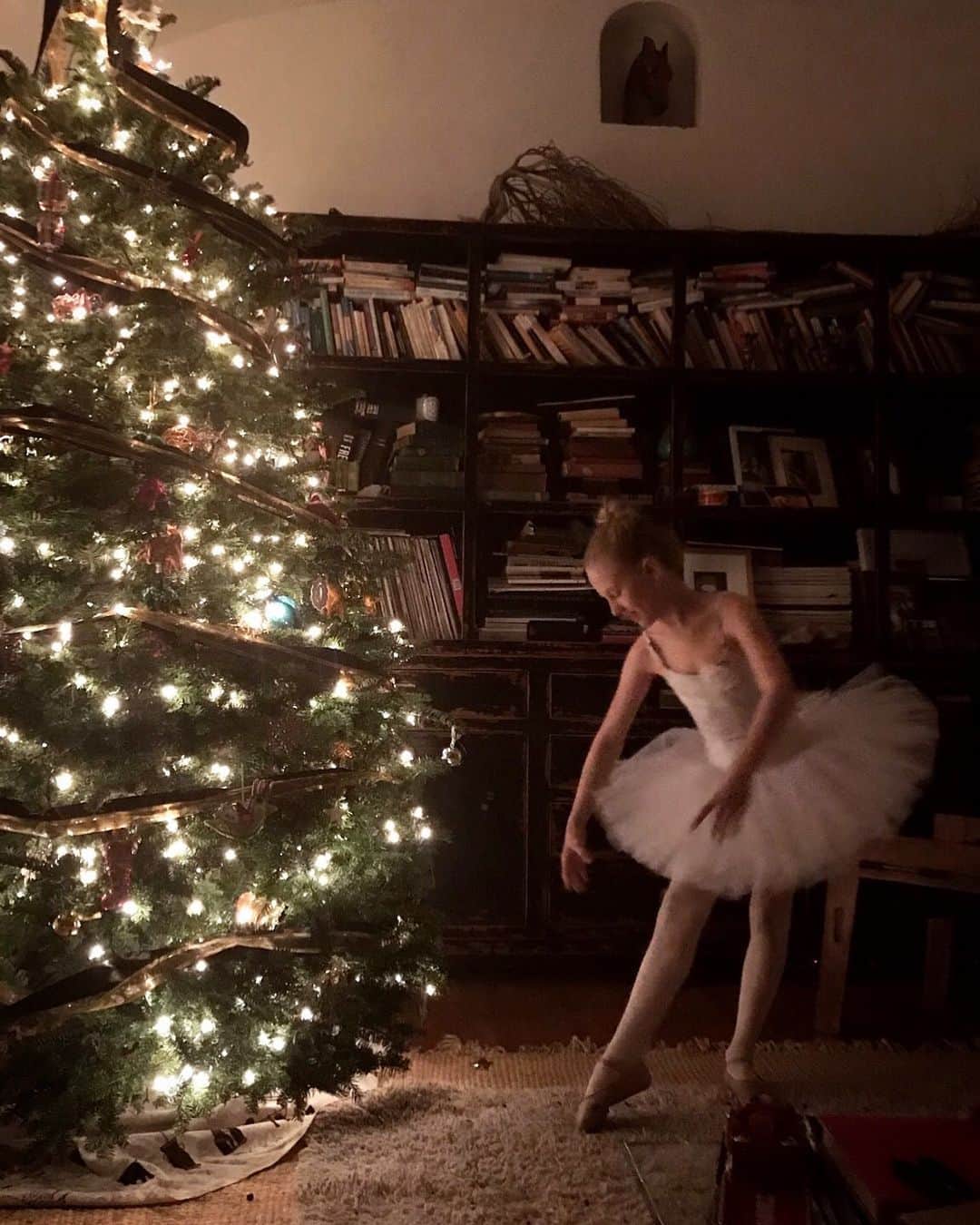 ハイディメリックのインスタグラム：「Merry Christmas. 🖤」