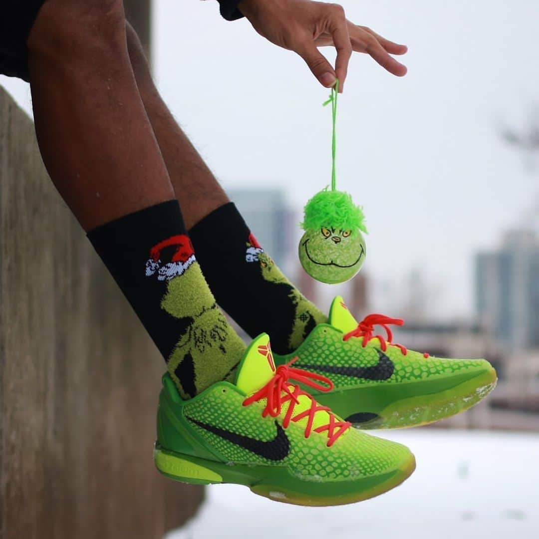 Stanceのインスタグラム：「🎄 Christmas Ready 🐍  Shop all our @drseuss “The Grinch” styles available at all Stance retail stores...Link in bio.  📸 @maallymall」