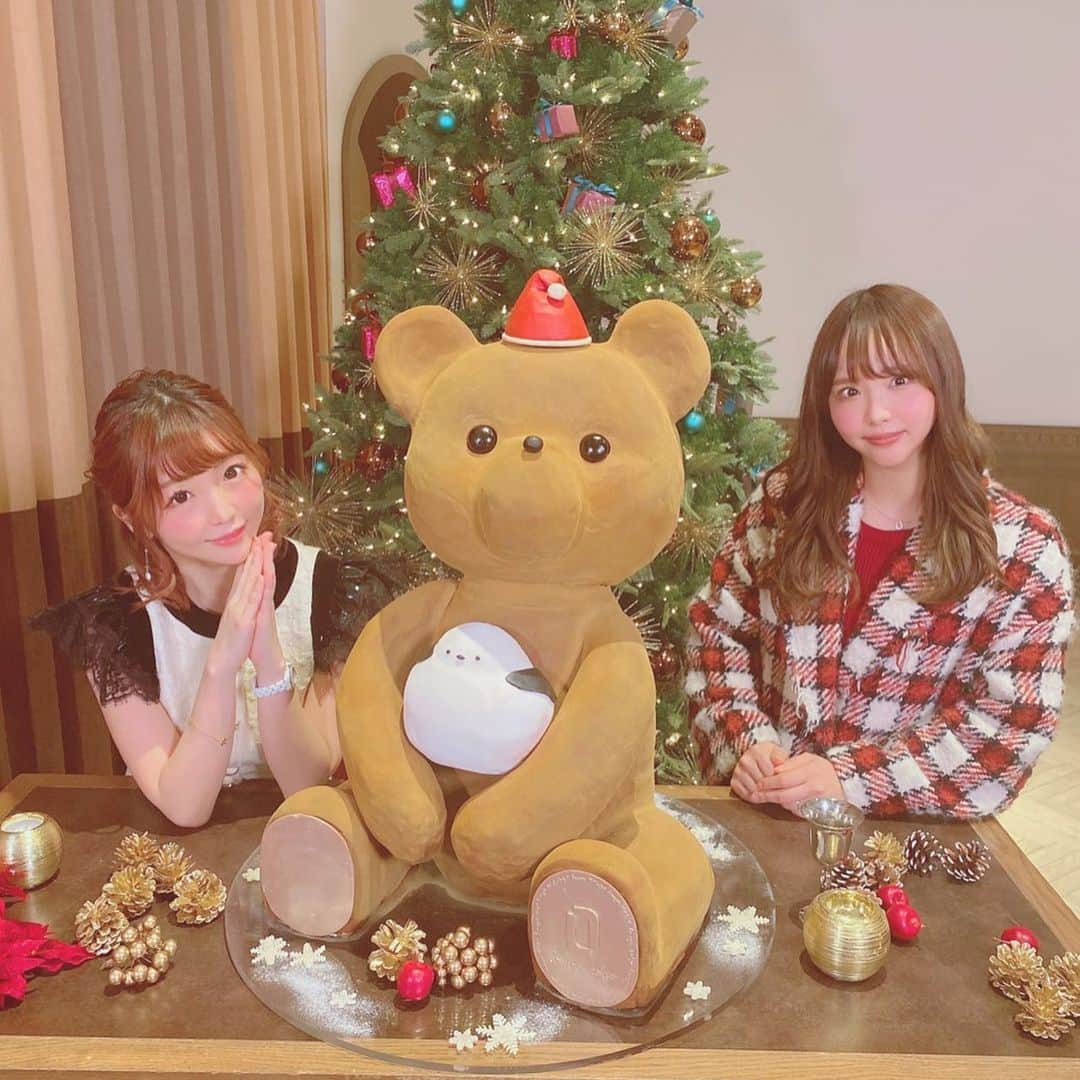 佐倉絆さんのインスタグラム写真 - (佐倉絆Instagram)「先日香織と、 @louange_tokyo さんのXmas collectionにお邪魔してきました🧸🎄🎁🎅🌟  可愛いケーキにテンションあがったし、美味しかったぁ〜🥺💓💓  ビックリしたんだけど、この🧸もチョコレートなんだって🤤🍫  大切な日に食べたい可愛すぎるケーキすぎますね🍰💗  香織とも久しぶりにたくさん話せて楽しい一日でした🎄🎁🎅🌟  #クリスマスケーキ #クリスマススイーツ #ルワンジュ東京 #louangetokyo #赤坂プリンスクラシックハウス #GUCCIワンピース #可愛すぎた #みんな大好きくま」12月24日 2時39分 - kizunasakura