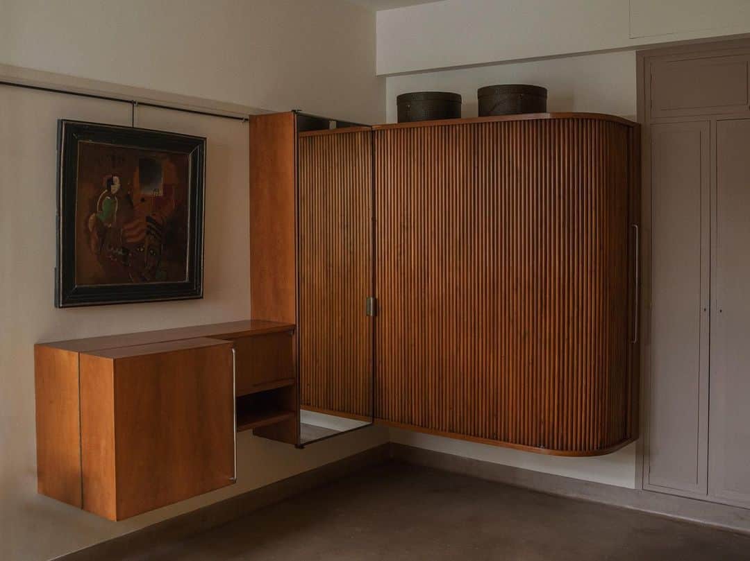 C E R E A Lのインスタグラム：「The eponymous architect behind rue Mallet-Stevens carved out his own style of modernism, taking cues from cinema and embracing a variety of avant-garde vocabularies of the time, including cubism and surrealism. 10 rue Mallet Stevens, also known as Hôtel Martel, is the most faithfully preserved of the six villas on the historic street. A complex of large workshops on two levels and three self-contained apartments, it was originally built for sculptors Jean and Joel Martel. The building’s distinctive interior architecture, a fluid puzzle of high ceilings, large windows and mezzanine levels, was designed to accommodate the needs of their art practice.  Jean Prouvé was the metalsmith behind much of the original hardware, including the polished stainless steel handles on the sliding doors to the terrace, and the convex door of the ‘Studio-Bar’, designed by Charlotte Perriand and now part of the Centre Pompidou collection.   When Eric Touchaleaume of Galerie 54 acquired the building in 2007, its subtly theatrical spaces already displayed great attention to craftsmanship. Having completed his own intensive restoration, he now lives in Jean Martel’s former apartment, and the brothers’ studio space is home to Galerie 54’s antique furniture collection.  📷: @yoshihiromakino 🖊: Jae Lee  Read the full story via the link bio.」