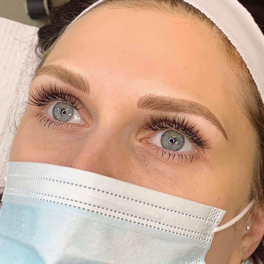 Haley Wightさんのインスタグラム写真 - (Haley WightInstagram)「😍😍😍  Interested in getting Microblading by me? Just call the studio at (971)337-5401 or visit our website at studiomeraki.net 😊 . . #microblading #cosmetictattoo #brows #eyebrows #portland #oregon #microbladedeyebrows #microbladed #meraki #ombrebrows #microblade #portlandmicroblade #portlandmicroblading #oregonmicroblade #oregonmicroblading」12月24日 2時42分 - cosmobyhaley
