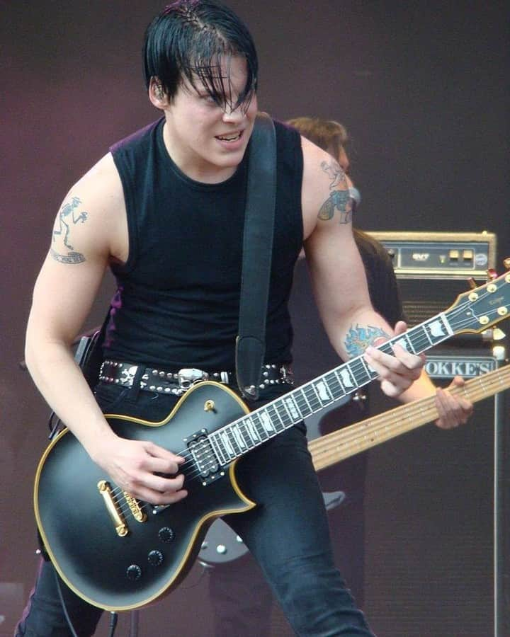 Queensrycheさんのインスタグラム写真 - (QueensrycheInstagram)「#waybackwednesday - a clean cut, almost tattoo-less Parker in June of 2009! (photo credit shadowgate) #queensryche #parkerlundgren #talented #guitarist #guitarplayer #backupvocalist #songwriter #bamf #diabloguitarsdotcom  #diabloguitarsseattle #guitarshopowner #checkitout #wemissperformingforyou」12月24日 2時43分 - queensrycheofficial