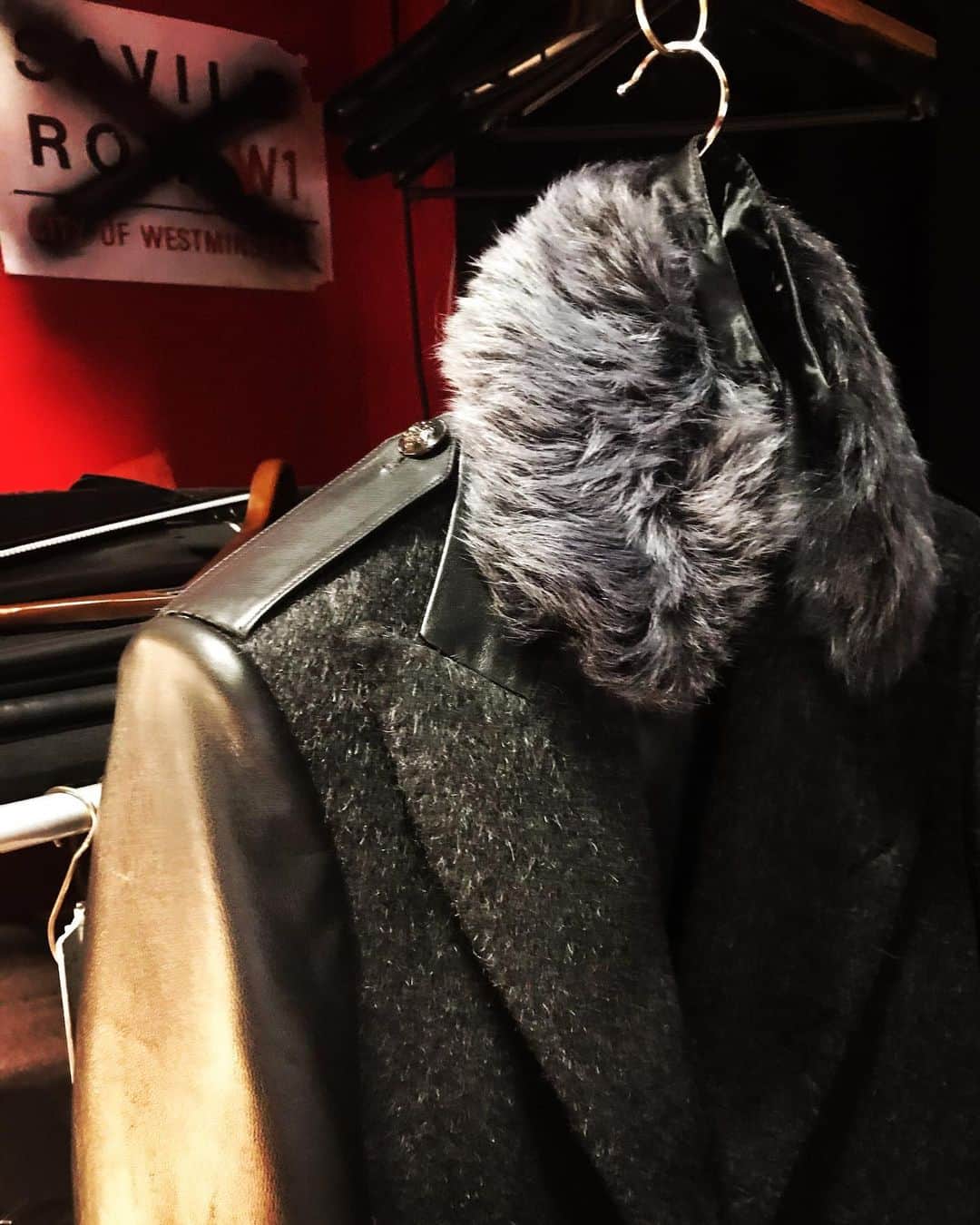 のインスタグラム：「Finishing touches being added to this class bespoke overcoat - its starting to kinda look like a person !」