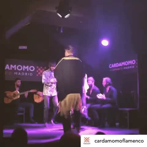 DeFlamenco.comのインスタグラム：「Flamenco en Navidad! Madrid  ⬇️⬇️⬇️⬇️  Posted @withregram • @cardamomoflamenco VUELVE ANTONIO CANALES a nuestras tablas’ 25 y 26 de Diciembre a las 22h 27 de Diciembre a las 21h  Reservas aqui: ⬇️⬇️⬇️⬇️⬇️  Email: reservas@cardamomo.com Tlf​:(​ +34) 91 805 1038 . . . . . #arte #artista #cultura #madridflamenco #flamencomadrid #cardamomotablao #tablaocardamomo #flamenco #culturasegura #apoyalacultura」