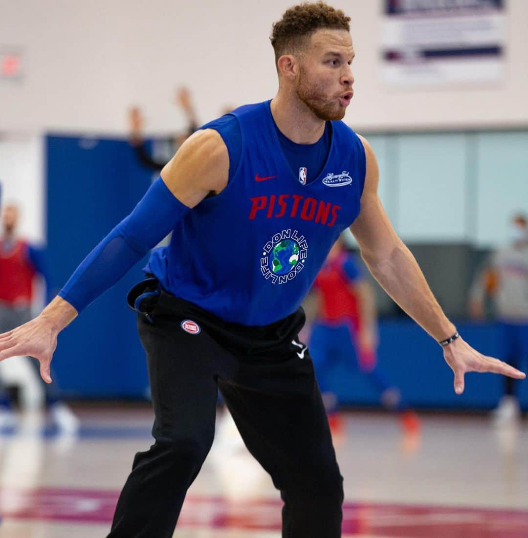 ビッグ・ショーンさんのインスタグラム写真 - (ビッグ・ショーンInstagram)「Unreal! I’m now the CREATIVE DIRECTOR OF THE @detroitpistons! “Creative Director of Innovation”! I got a office in the facility n everything (looking for a intern by the way)! Growing up I knew I either wanted to rap or hoop for the Pistons lol. crazy how life works. I look forward to creatively adding what I can to this iconic franchise! 🌎🤟🏾🥺🌹💎」12月24日 2時51分 - bigsean