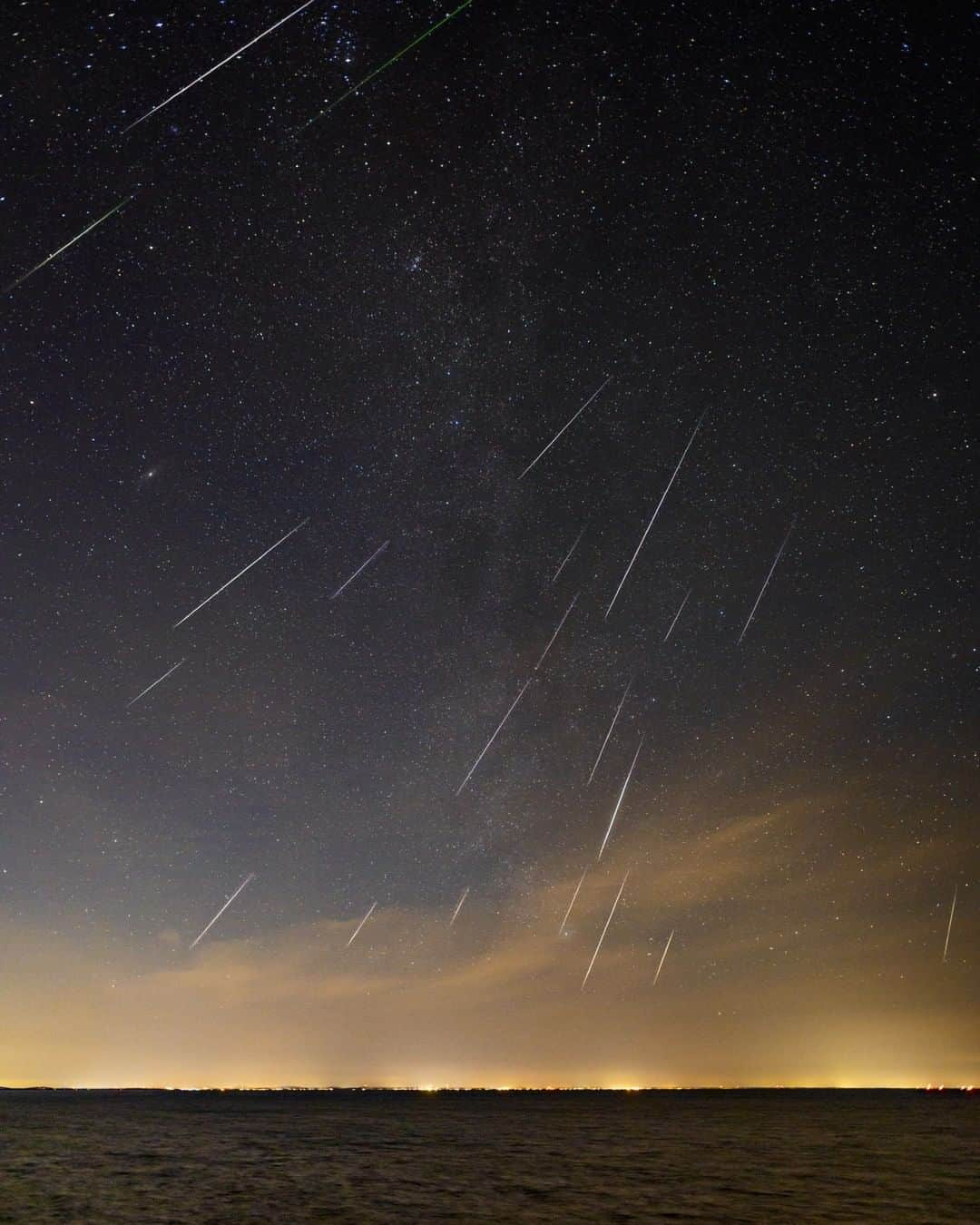 Sigma Corp Of America（シグマ）さんのインスタグラム写真 - (Sigma Corp Of America（シグマ）Instagram)「While chilly temperatures might discourage you from heading outdoors, often the clearest views of the night sky can be found on cold nights. Last week, SIGMA Ambassador @babaktafreshi took advantage of the cooler weather and captured the Geminid meteor shower with the SIGMA fp and 20mm F1.4 DG HSM Art lens.  The 22 frames in this composite image are selected and layered from a 2-hour time lapse sequence made in Cape Ann, 40 miles north of Boston, overlooking the Atlantic Ocean. A single 10-second exposure of this sequence at ISO 3200 appears in the next image.  #SIGMA #sigmaphoto #sigmafp #sigma20mmart #sigma20mmf14art #photography #astrophotography #nightskyphotography #nightsky #meteorshower #meteor #geminids #geminidsmeteorshower #geminidmeteorshower #timelapse #timelapsephotography」12月24日 2時55分 - sigmaphoto