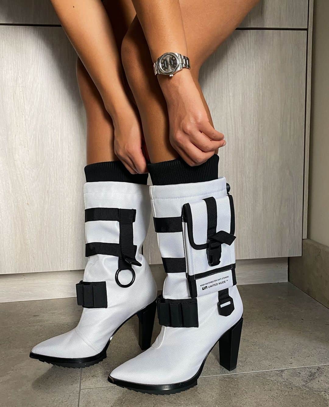 ユナイテッドヌードさんのインスタグラム写真 - (ユナイテッドヌードInstagram)「The POCKET LEV //// OFF WHITE //// The perfect utilitarian streetwear boot. //// #AW20⁠ .⁠ .⁠ .⁠ #unitednude #fashion #architecture #killerheels #hautecouture #autumnwinter #design #heels #footwear #footweardesign #fashionfootwear #2020 #style #thefuture #futuristic #shoegame #streetstyle #lookoftheday #instafashion #instastyle #solecollector #minimalmovement #streetlook #summerstyle」12月24日 3時02分 - unitednude
