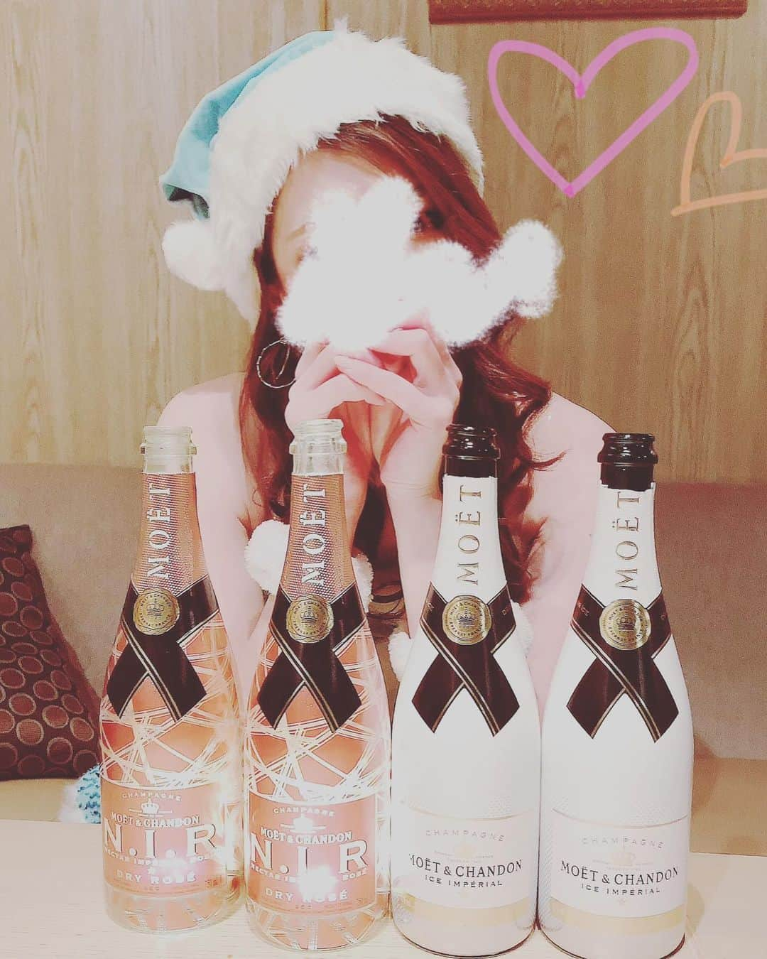 綾瀬さやのインスタグラム：「⭐︎⭐︎⭐︎⭐︎⭐︎  クリスマスイベント初日 ありがとうございました🤶💕  クリスマスイブ、クリスマスも 沢山の人が来てくださるの 待ってます🤶❤️❤️  #シークレットガーデン京都#シークレットガーデン#secretgardenkyoto#secretgarden#SG京都#キャバクラ#キャバ嬢#ニュークラ#insou#insou西日本#京都#木屋町#祇園#歌舞伎町#六本木#銀座#すすきの#錦#北新地#ミナミ#中洲#綾瀬さや#シャンパン」