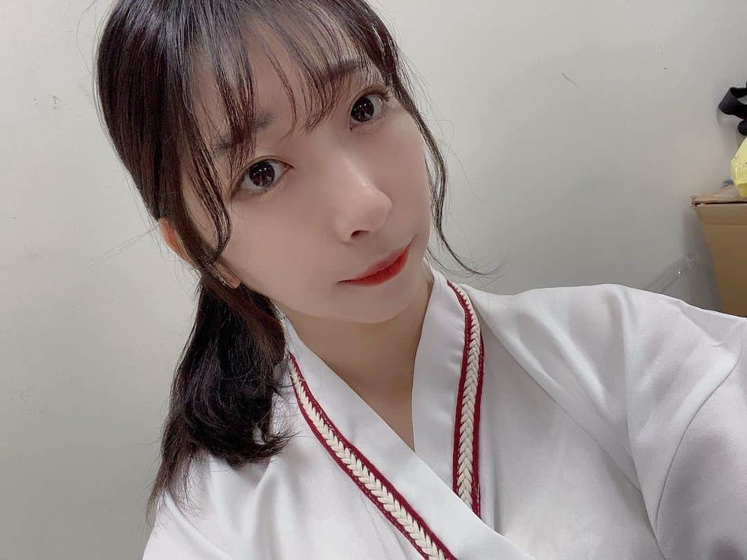 佐藤梨菜のインスタグラム：「巫女さん似合うね... :)？ （全身は2021年になってから） #idol #feam #巫女 #衣装 #似合う #いいね　#コメント大歓迎 #좋아요 #좋아요환영 #팔로우미　#正月」