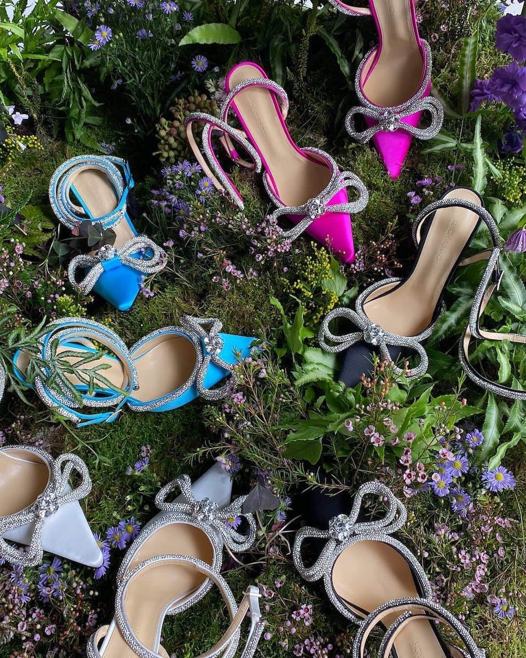 Harrodsのインスタグラム：「How does your garden grow? With glittering bows, and silken toes, and pretty @MachAndMach shoes in a row 💖  #Harrods #HarrodsFashion #NewToHarrods   Our stores are closed – except for the Food Halls and Pharmacy – but you can still shop remotely through our Personal Shopping service, and online at harrods.com.」