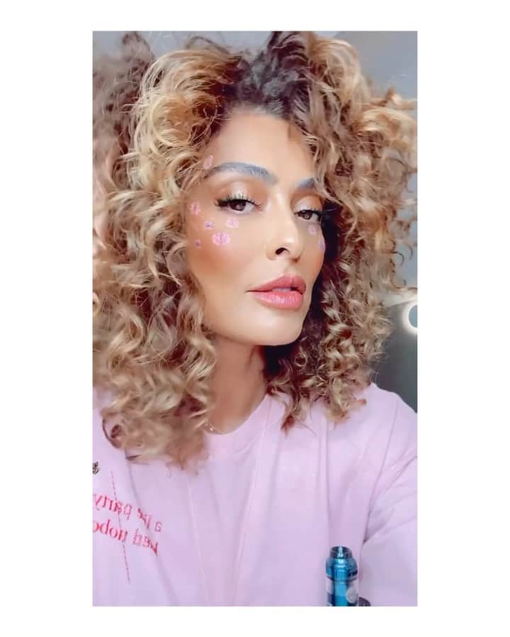ジュリアナ・パエスのインスタグラム：「Quem gosta de brincar de filtro aí? Tô inventando alguns já foram ver?」