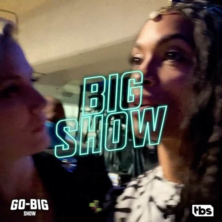 ロザリオ・ドーソンのインスタグラム：「Join us January 7th for the #GoBigShow premiere!」