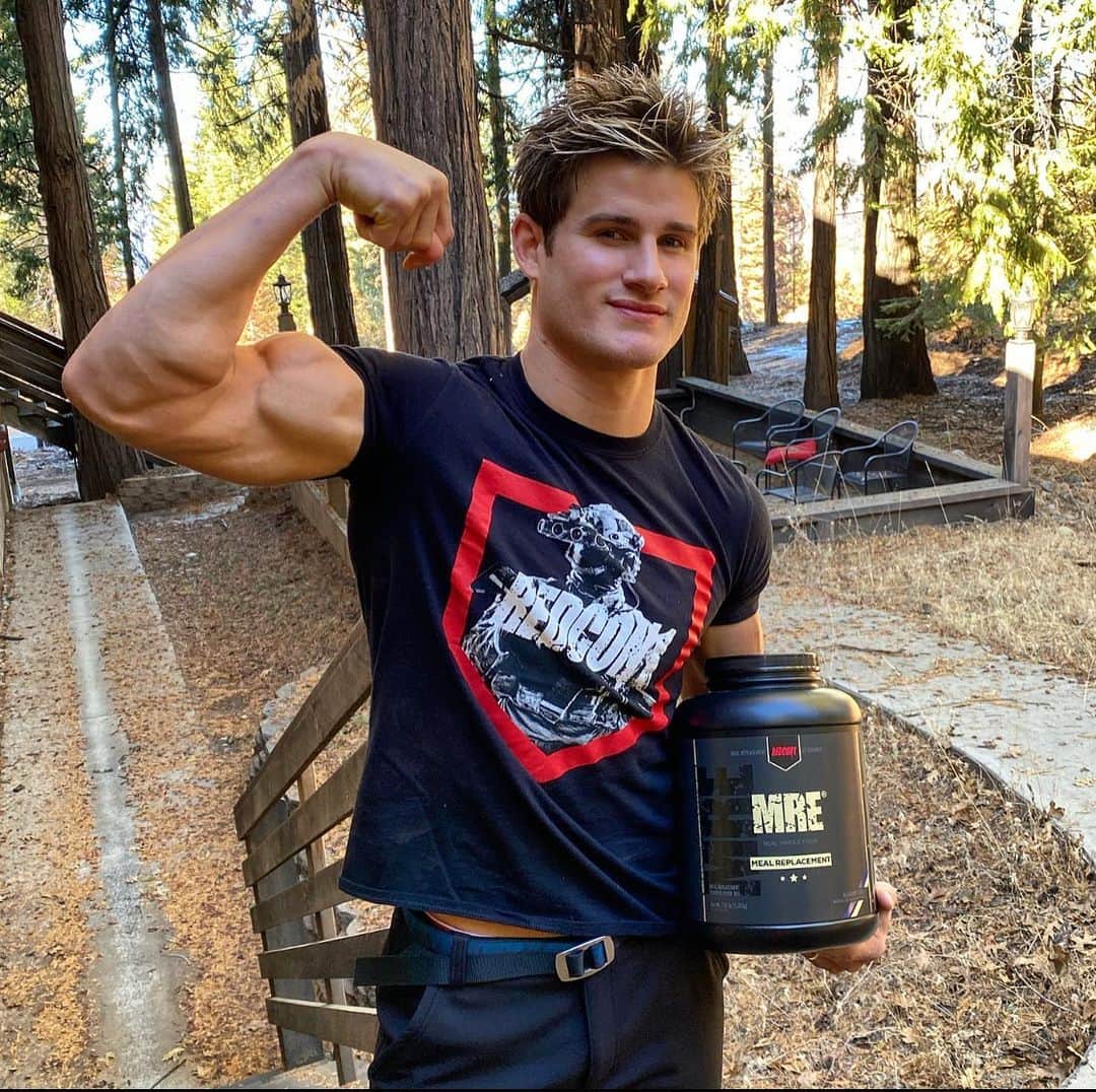 のインスタグラム：「My favorite protein!! MRE! Everything from @redcon1 is 40% off today so get what you can!! ONLY TODAY! Click the link in my bio」