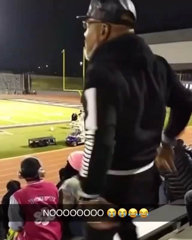ラッシャッド・ジェニングスのインスタグラム：「Man who’s uncle out here watching everything but the game!? Haha!!! Sometimes you just need to laugh 😂 😂 😂」