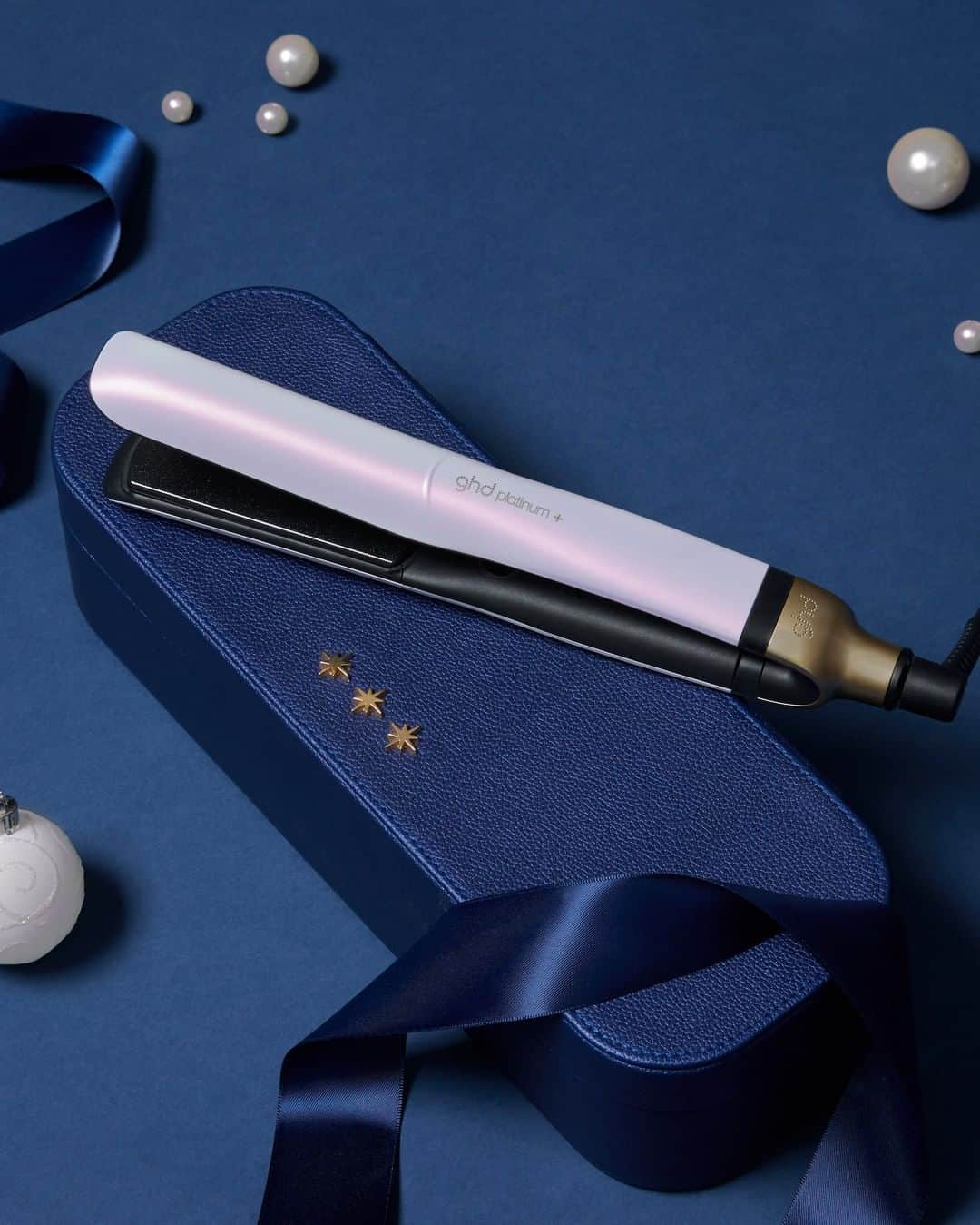 ghd hairさんのインスタグラム写真 - (ghd hairInstagram)「FYI this is our go-to winter aesthetic ❄ What ghd goodies are you hoping to find under the tree? 🎄 🎁 Comment below 👇  #ghd #ghdhelios #christmasgifts #christmasgifting #festiveseason #festive #ghdtools #awardwinning」12月24日 4時06分 - ghdhair