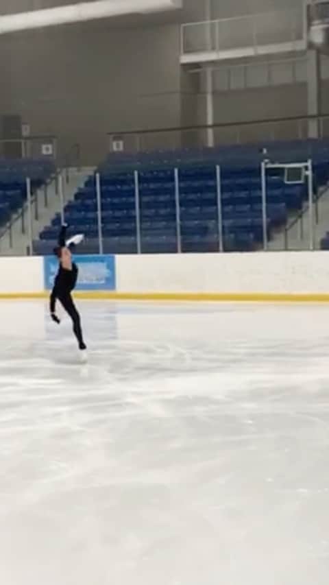 ネッタ・シュライバーのインスタグラム：「As competing and training has been comprised this year, I wanted to share a little bit of what I’ve been up to. So much more work needs to be done, but I am proud of the work that I’ve put in so far, and I’m so excited to see where it goes. Here is a part of my new short program, I can’t wait to tango in front of an audience 💃 🌟Think positively and great things will come your way. 🌟」
