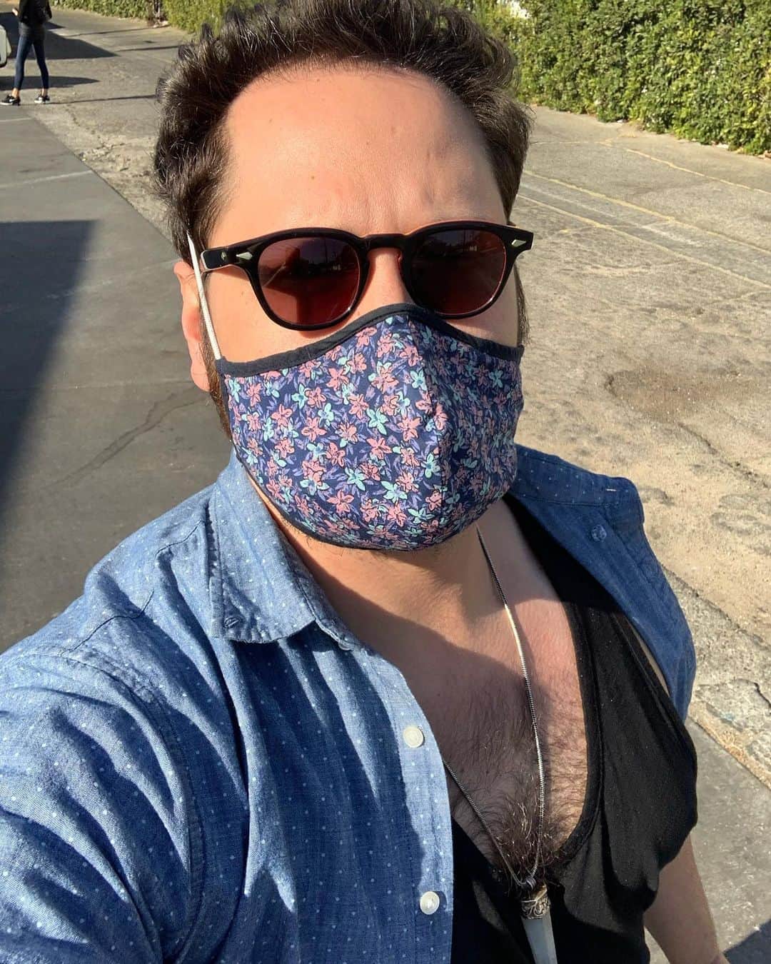 マット・マクゴリーのインスタグラム：「December in LA vs December in Pittsburgh」