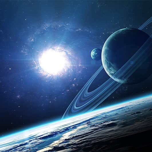 高沢悠子さんのインスタグラム写真 - (高沢悠子Instagram)「風の時代🍃  2020年12月22日に、木星と土星が天空で接近して見える「グレート・コンジャンクション」と呼ばれる現象が起こりました。過去200年にわたり、牡牛座・乙女座・山羊座という「地」のグループの時代が続きましたが、今回は「水瓶座」という「風」のグループの星座に切り替わり、今のこのタイミングは200年の「地」の時代を終えて「風」の時代にシフトする、時代の大きな節目であると言われています。  外に光を見いだす、物質的な豊かさを追求した土の時代から、内側に光を求める、精神性の時代である風の時代へと時代は移り変わります。　　 地位や資産、肩書きなど持ち物が最高とされた「地の時代」から、情報ネットワークや個人の体験、個性、コミュニケーション能力が評価されていく「風の時代」  "創造、維持、破壊"これは宇宙の法則。 物質的なものに永遠は無い事をもう既に感じている方も多いと思います。 これからは物質的なものへの執着をいかに手放して軽やかに生きれるかが重要になります。  風の時代を生きる上で大切なのは 物質的なものより、幸福と感謝を感じ創造する事ができる非物質的なもの（想い、経験、愛、繋がりなど）  本格的に「地」の時代から「風」の時代へシフトするのは2021年と言われています。 自分のこだわってきた価値観への疑問や違和感を感じたら、もう一度再確認してみましょう。 変化の時は、色々な事が起きます。 疲れてしまったり、時に苦しさもありますが、風のように軽やかに乗り越えましょう‼︎  風の時代は、まさに自由な世界✨🌍✨  “自由”には自己確立が必要です。 絶対的な自己信頼と自信や、魂の成長や自己成長がとーっても大切💓  そしてこれからの時代を生きる子供への教育で大切なのも自己信頼。自分軸と個性、オリジナリティー😊💪 自分のにしか出来ない事、可能性を発揮する事の大切さを、子供たちと沢山話していきたいです。  あなたの心が求めている「本当の望み」に耳を傾け、それを叶える方法は何なのか。 私が開催するブレインアナリスト認定講座でも、沢山お話しさせていただいておりますので、もしご興味ある方はお気軽にお問い合わせくださいませ😊🙏  あなたの「本当の願い」を叶えるために、力強く新しい時代への一歩を踏み出していきましょう‼︎  #風の時代 #愛と希望の光 #美人を作る脳科学 #ブレインアナリスト #ブレインアロマ#ビューティーブレイン #嘉祥流観相学#嘉祥流観相学学士 #人生は運が支配する#運は顔が支配し #顔は脳が支配する」12月24日 4時19分 - yuko_wellness_hi