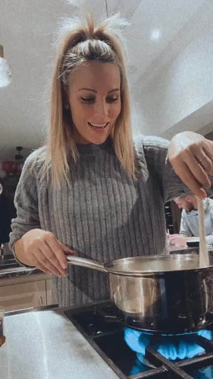 エドゥルネのインスタグラム：「Haciendo una crema pastelera!!!」