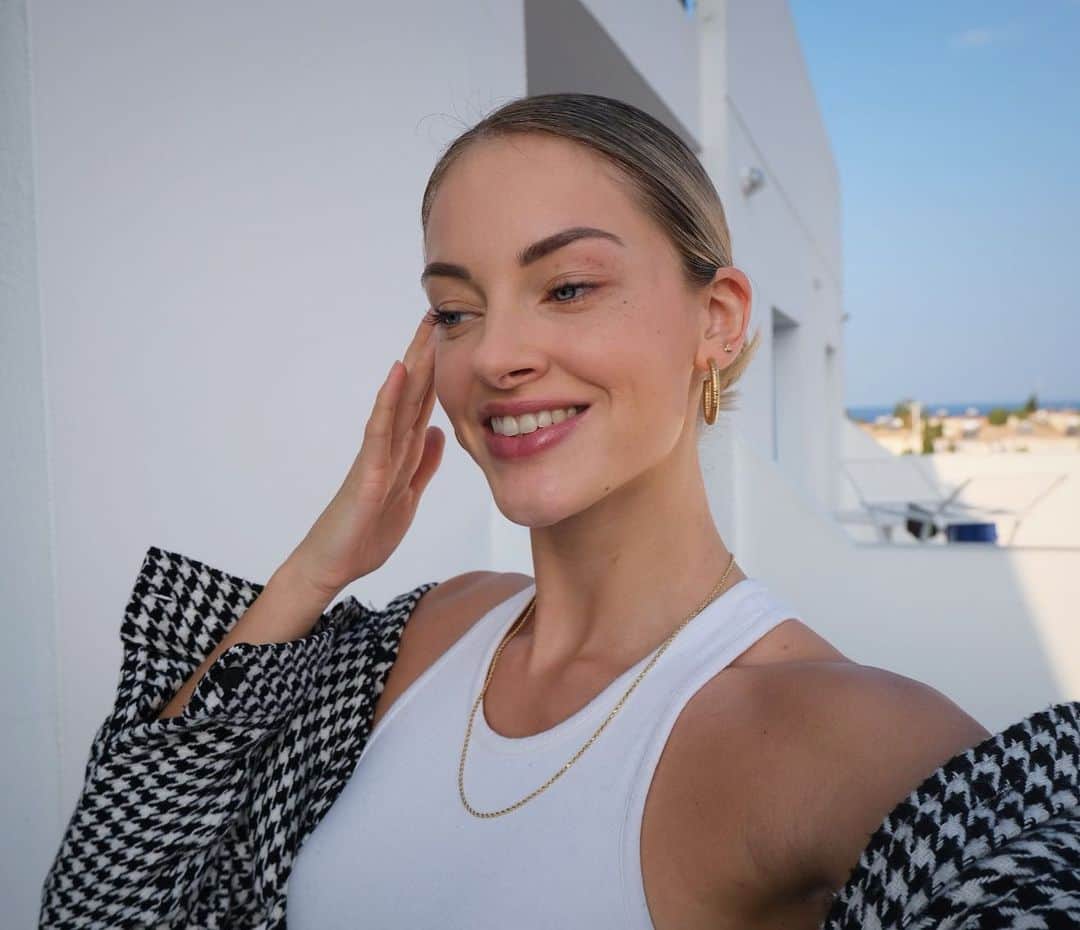ルセット・ヴァン・ビークのインスタグラム：「New location, new energy ✨ Very much needed! 🙏🏼」